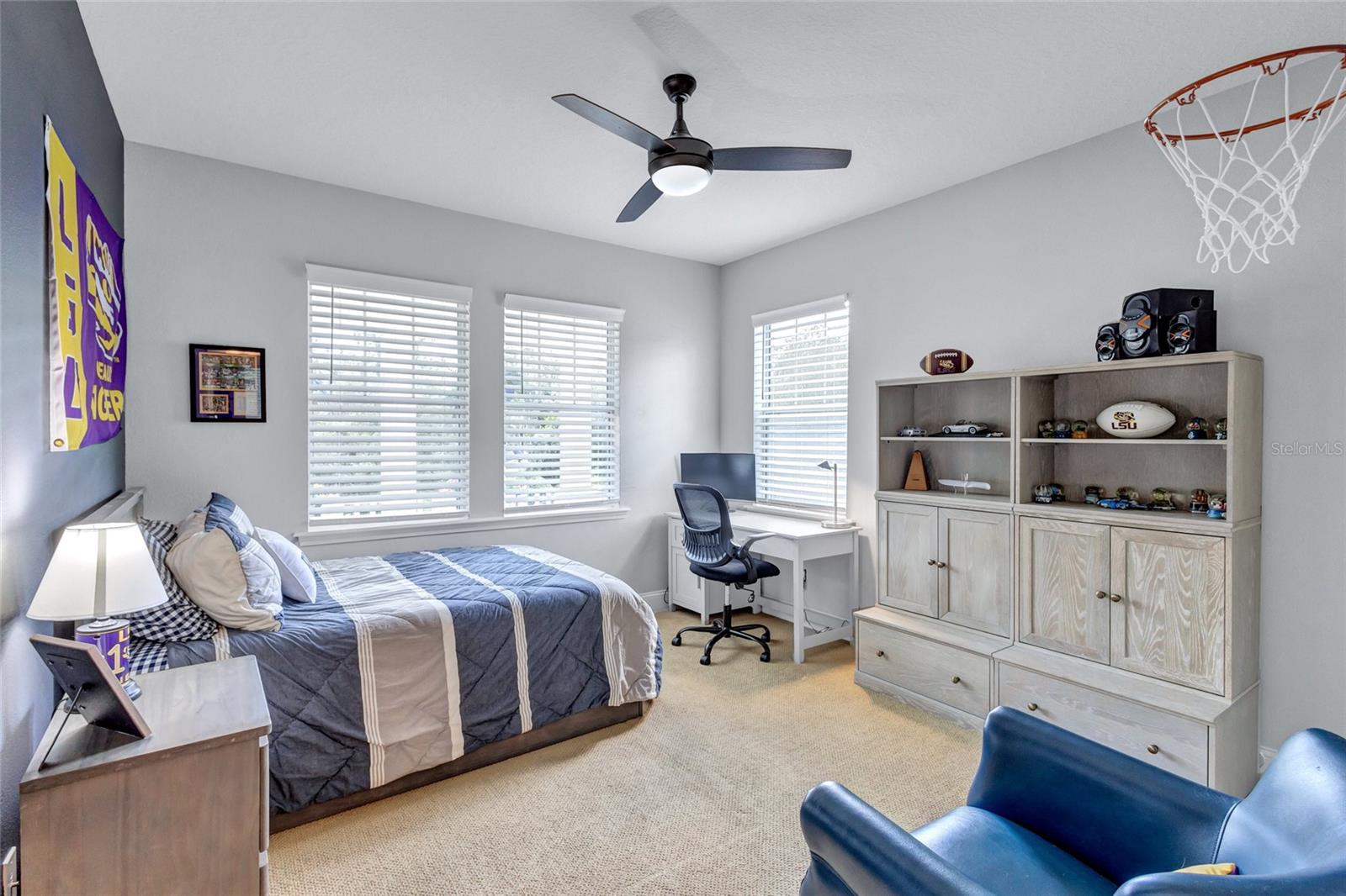 Listing photo id 28 for 16112 Ternglade Drive