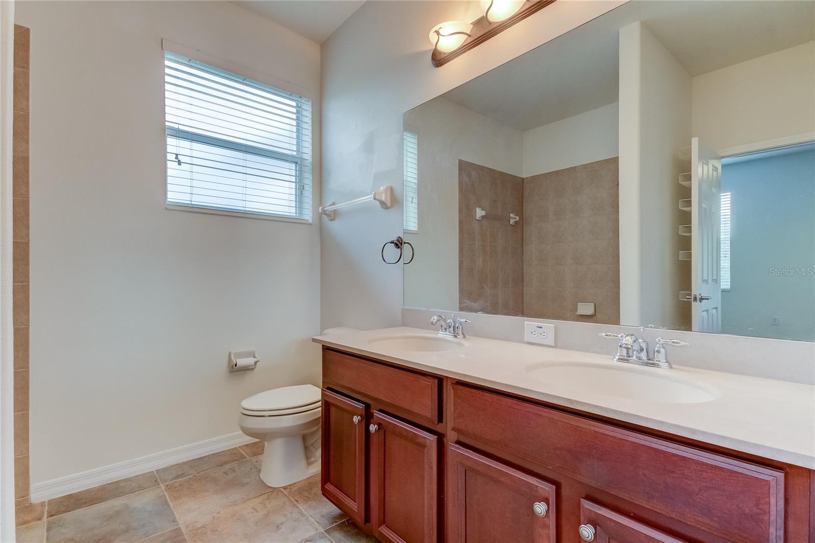 Listing photo id 25 for 14175 Stilton Street