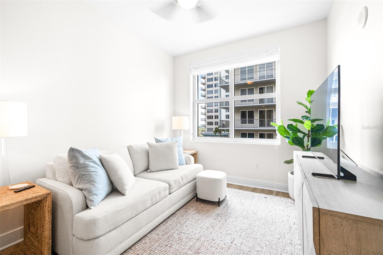 Listing photo id 19 for 1120 Kennedy Boulevard 1127