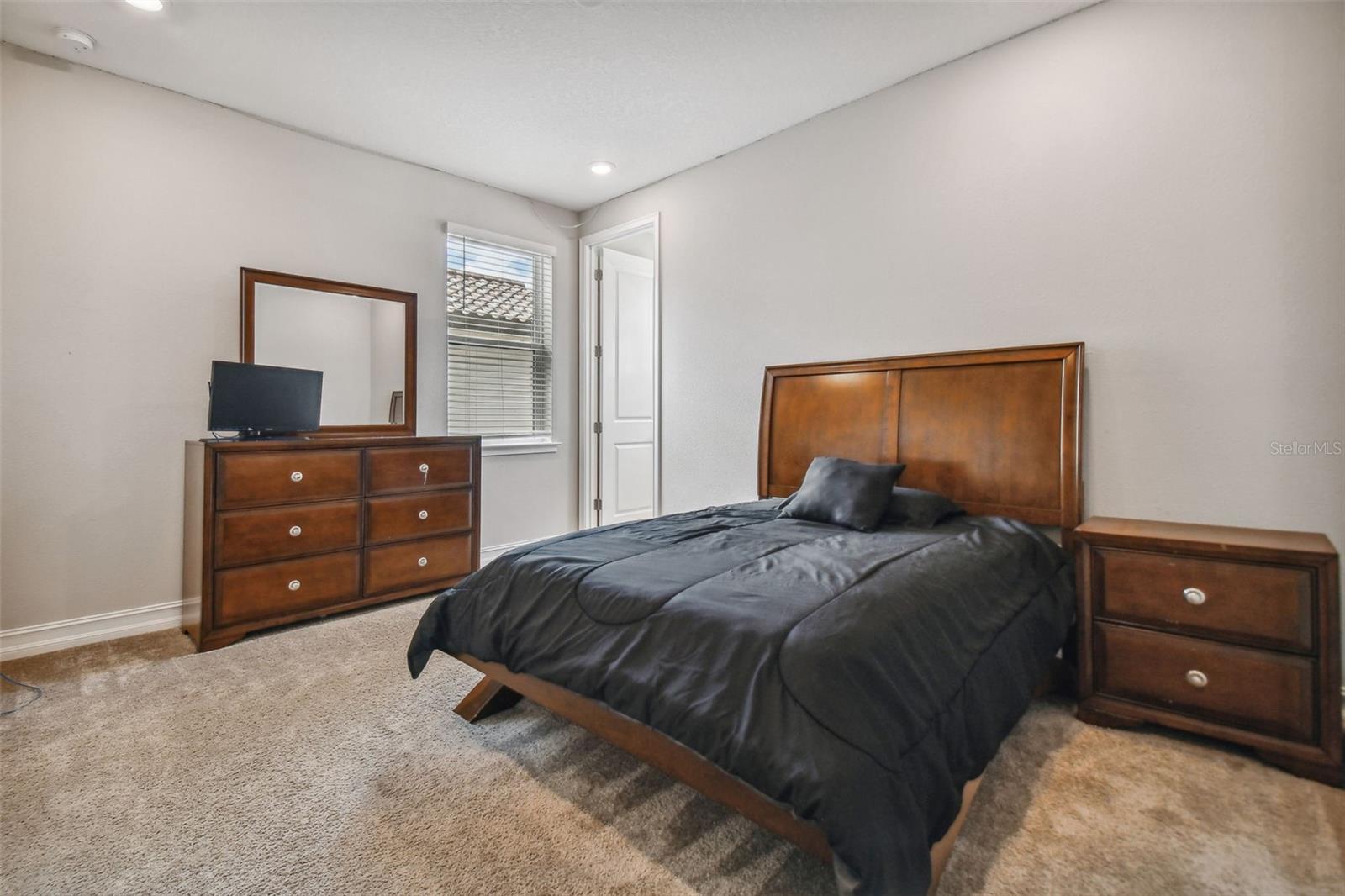 Listing photo id 28 for 28565 Picana Lane