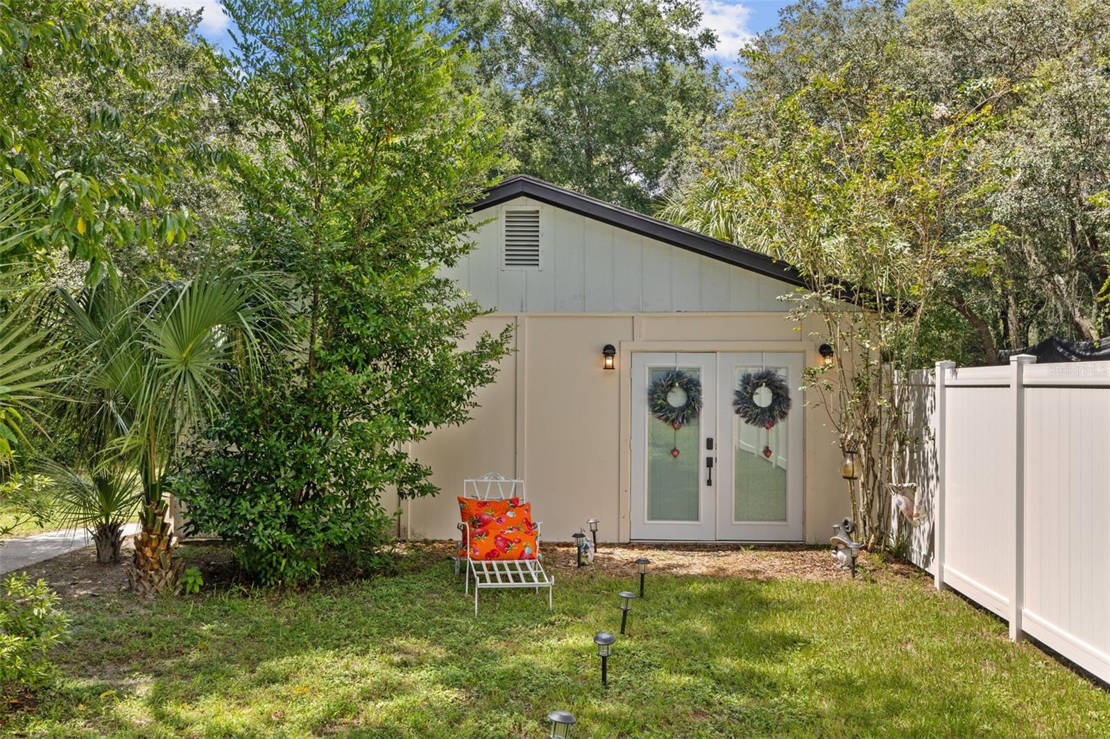 Listing photo id 3 for 10601 Kim Lane