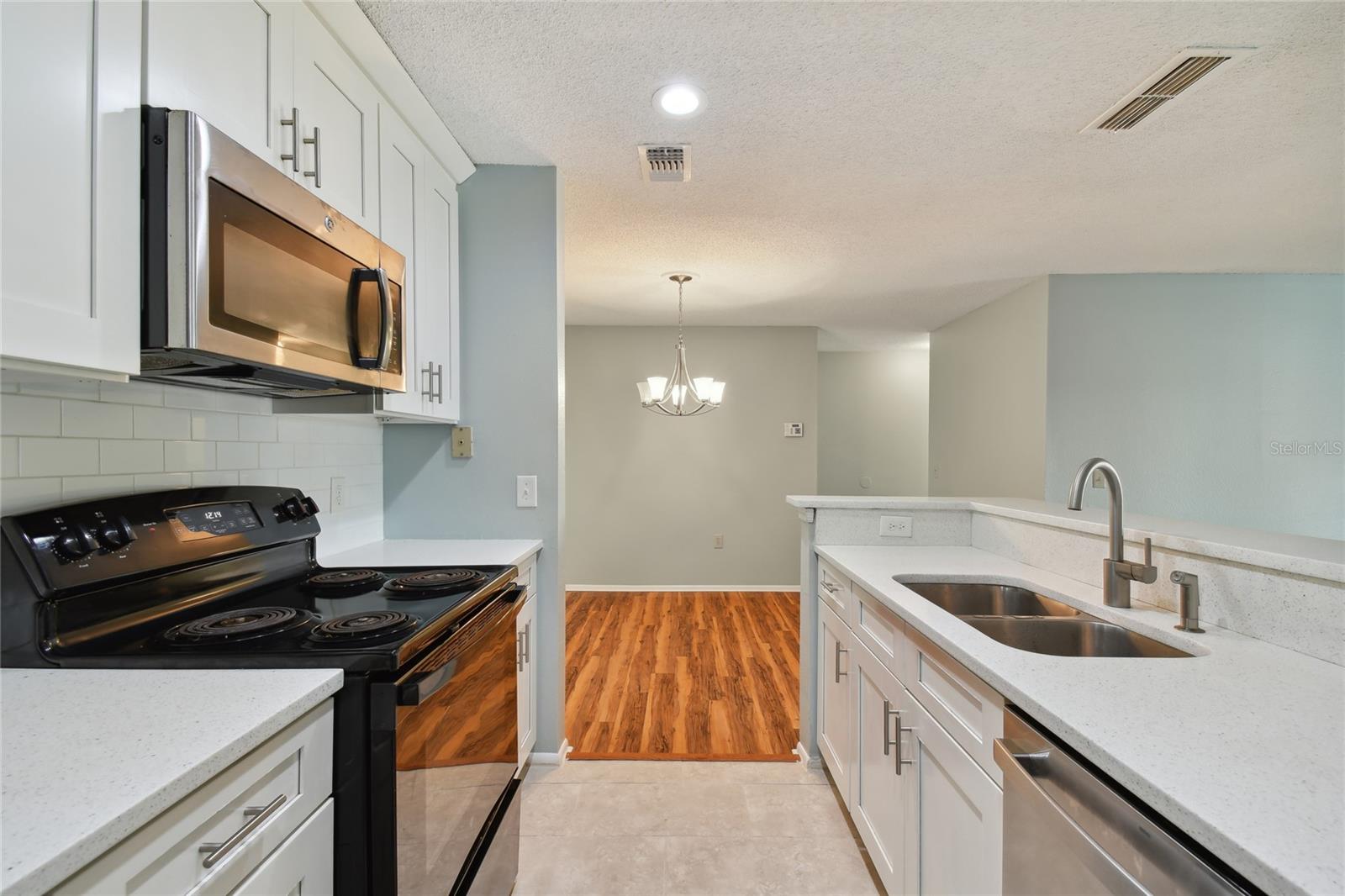 Listing photo id 14 for 9481 Highland Oak Drive 1615