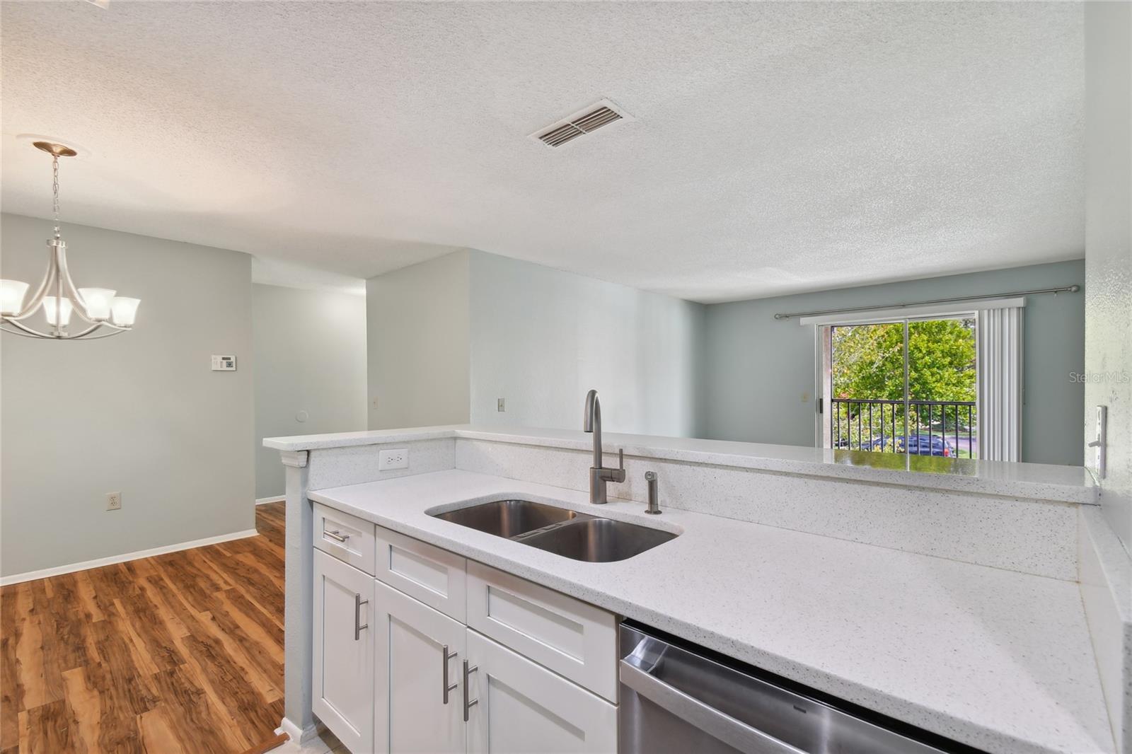 Listing photo id 15 for 9481 Highland Oak Drive 1615