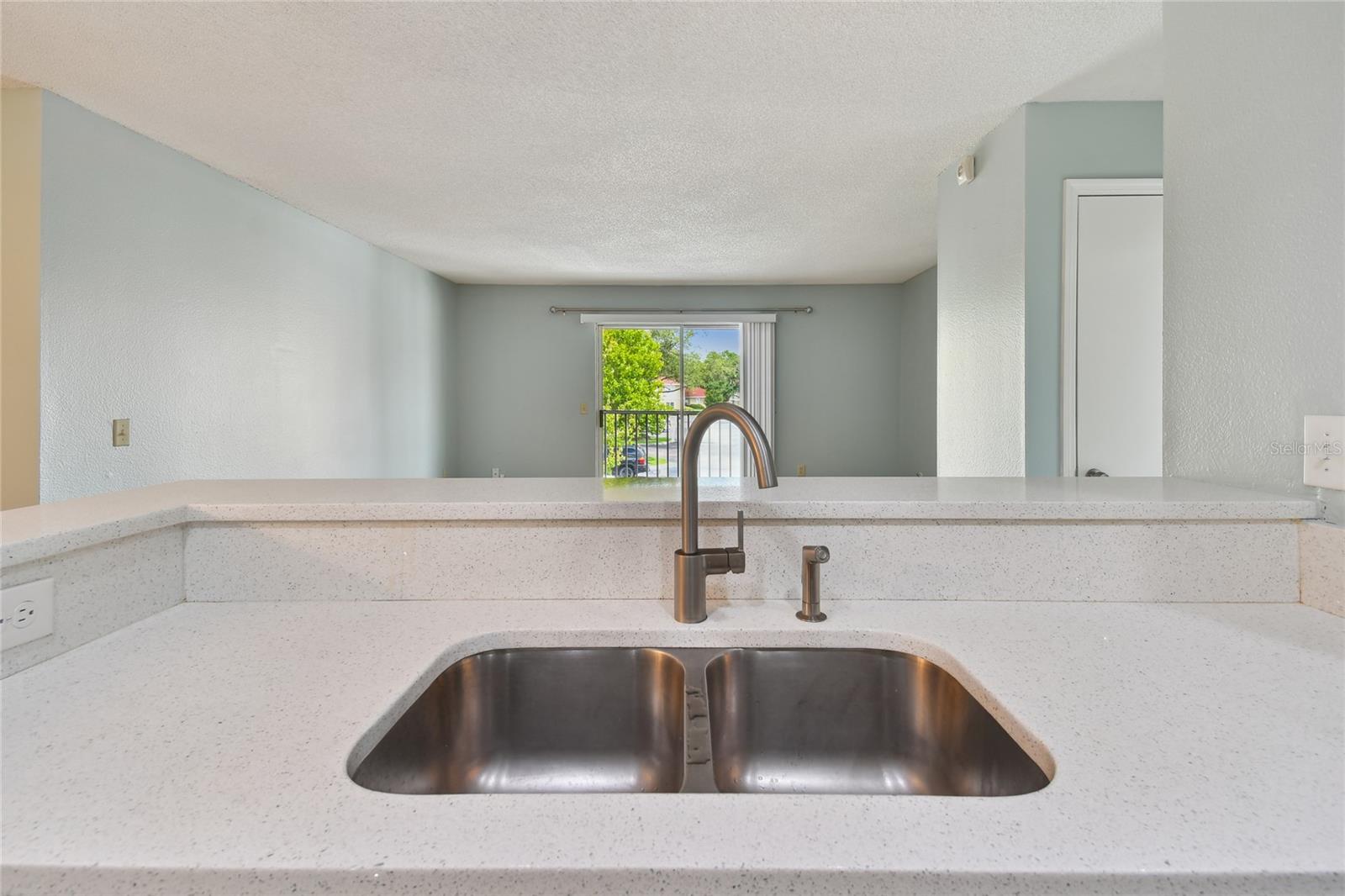 Listing photo id 16 for 9481 Highland Oak Drive 1615