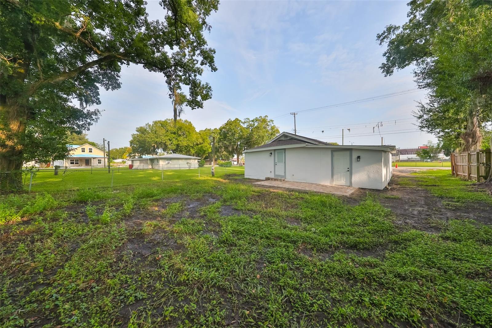 Listing photo id 21 for 2405 Lowry Avenue