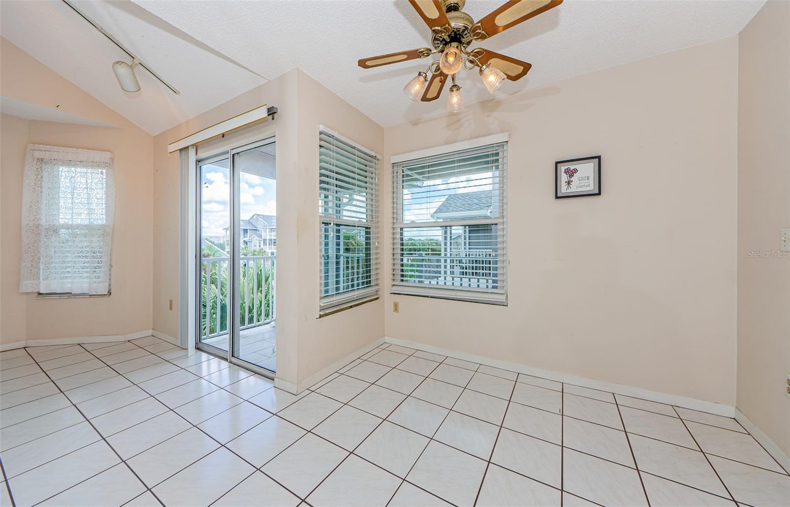 Image 12 of 76 For 5712 Biscayne Court 205