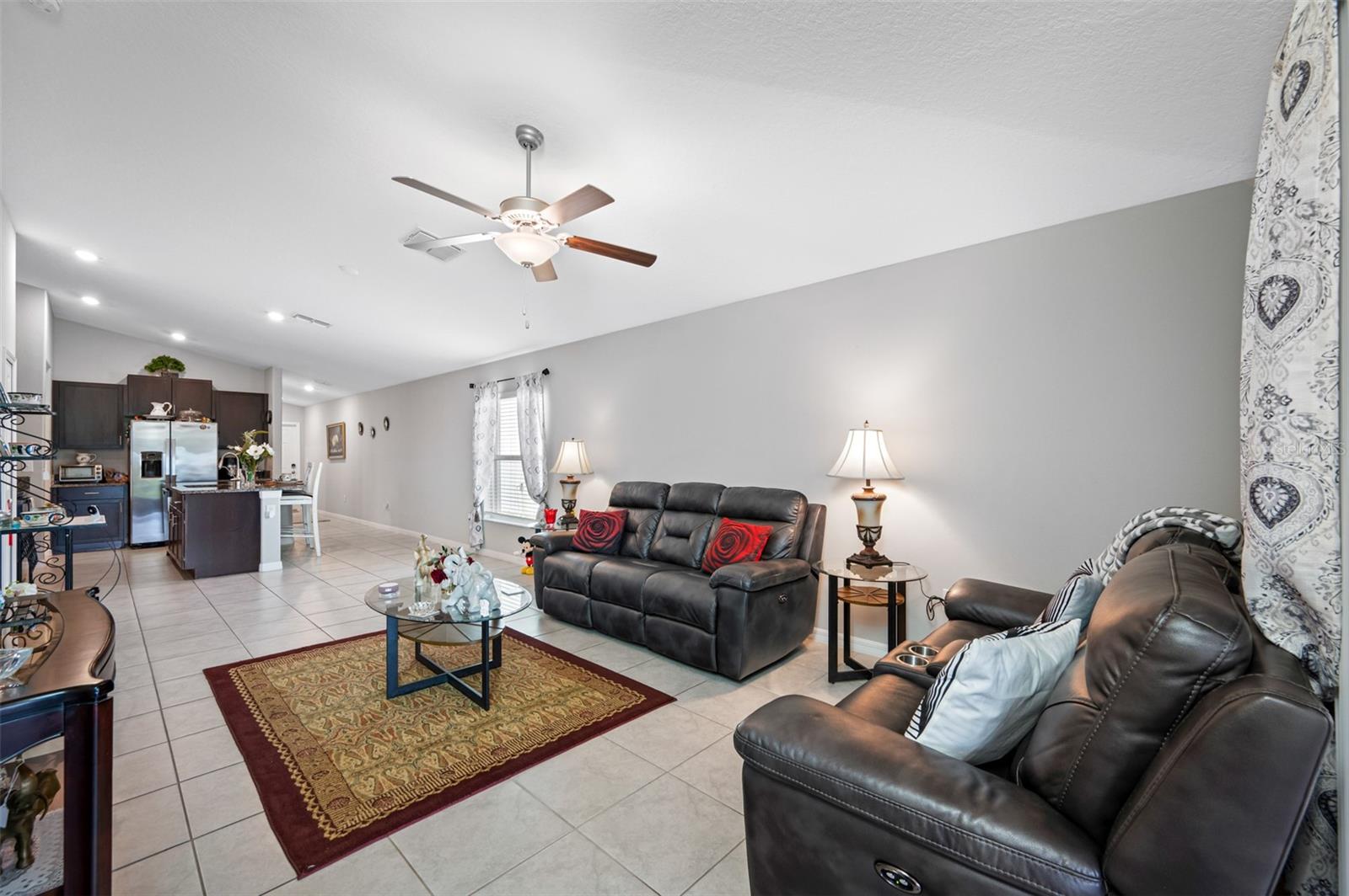 Listing photo id 2 for 16770 Delia Street