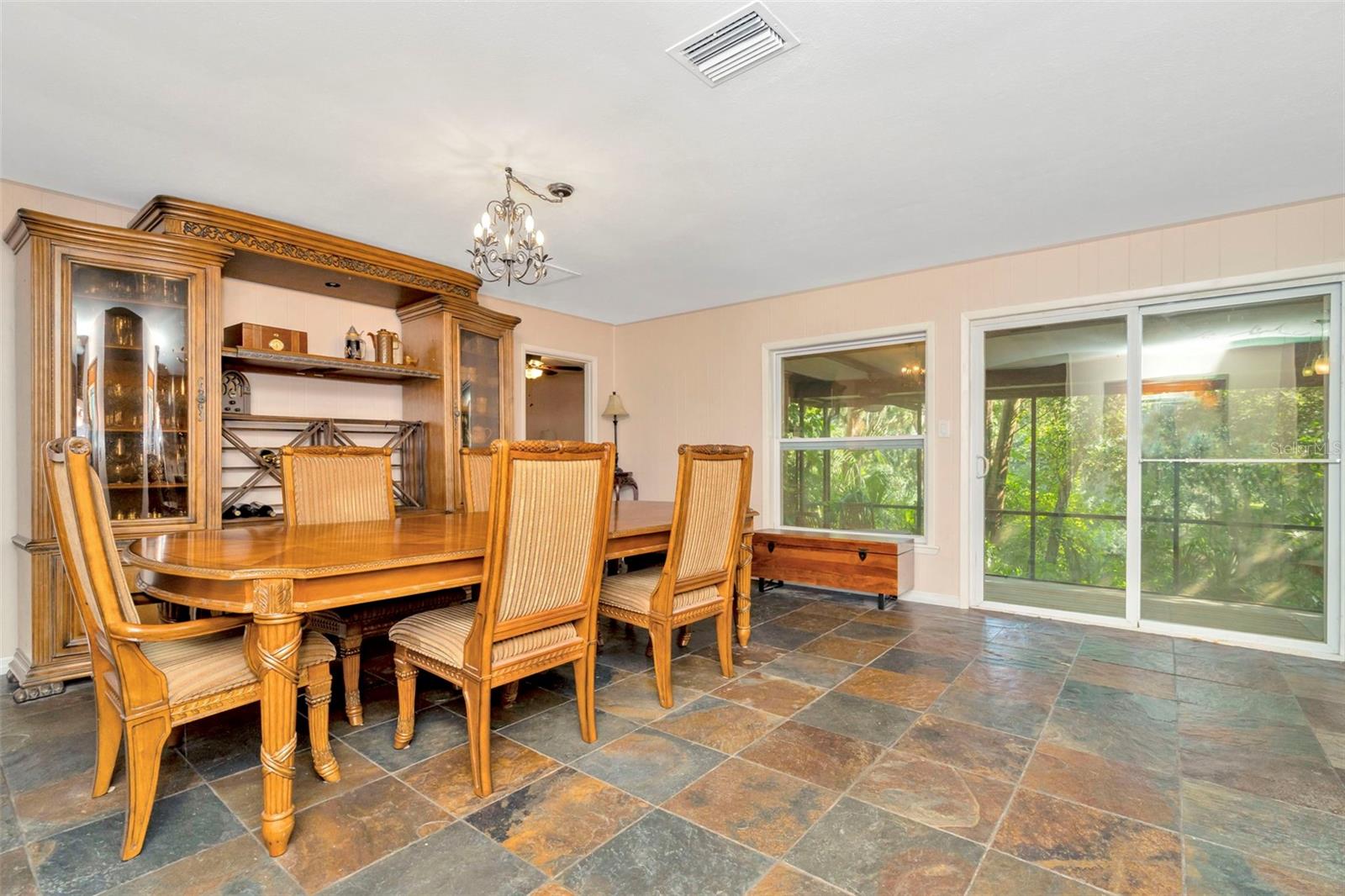 Listing photo id 11 for 7242 Alafia Ridge Loop