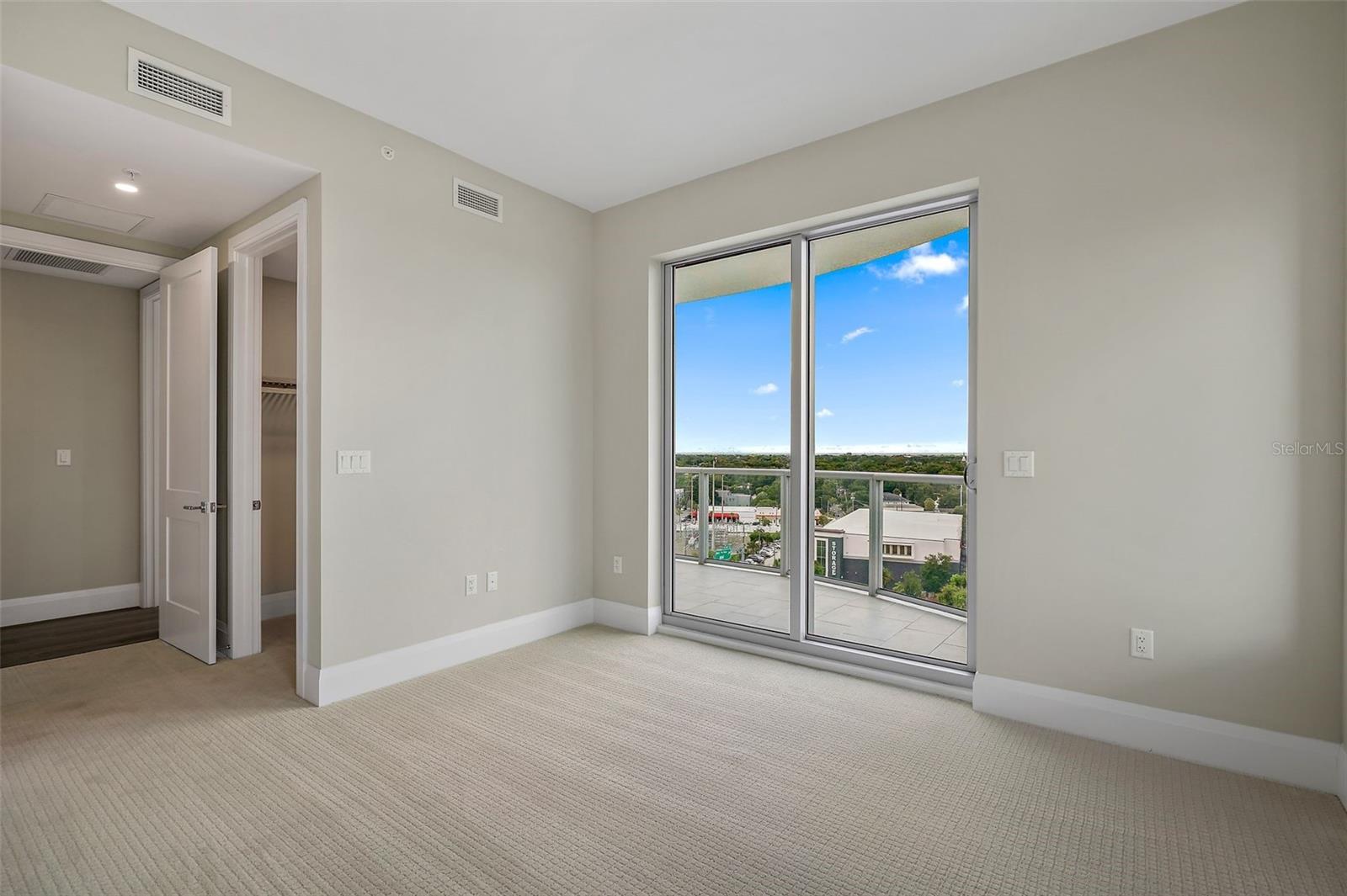 Listing photo id 26 for 2910 Barcelona Street 1001