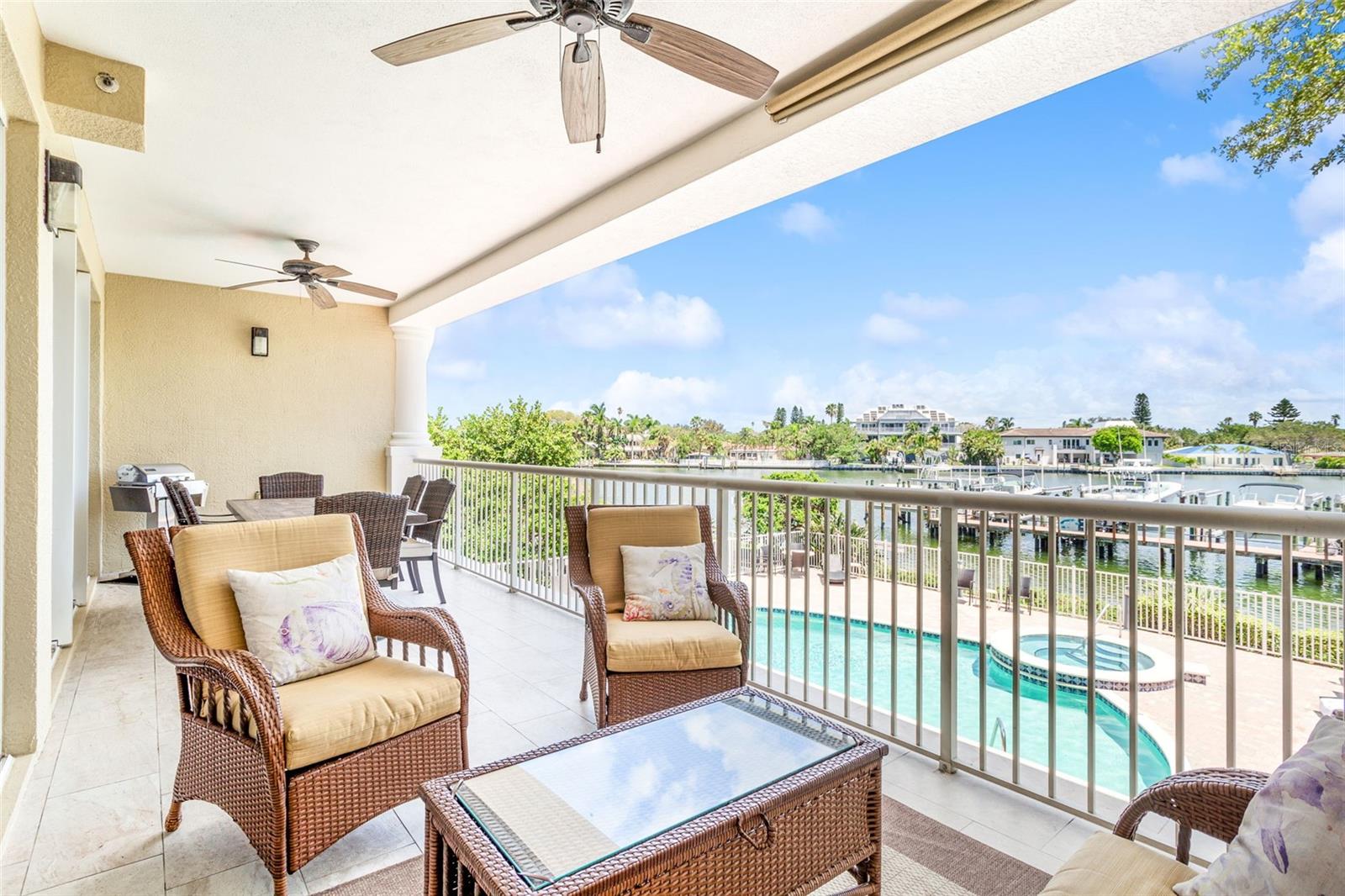 Listing photo id 23 for 3805 Gulf Boulevard 205