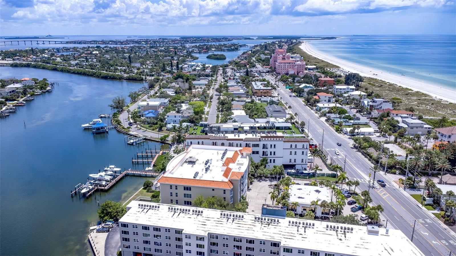 Listing photo id 30 for 3805 Gulf Boulevard 205