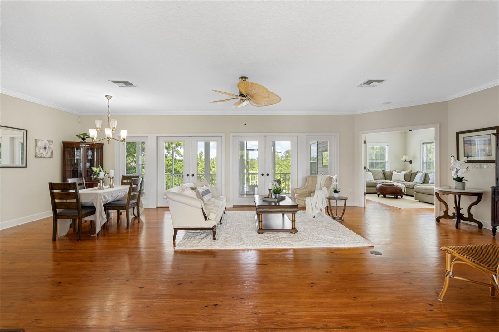 Listing photo id 8 for 1215 Bayshore Drive