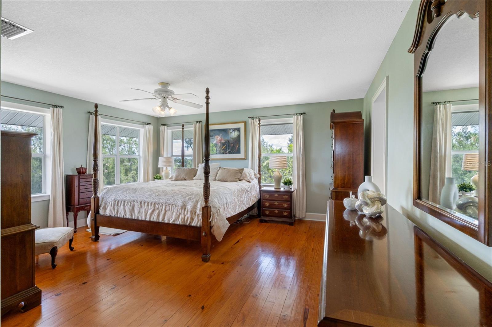 Listing photo id 26 for 1215 Bayshore Drive