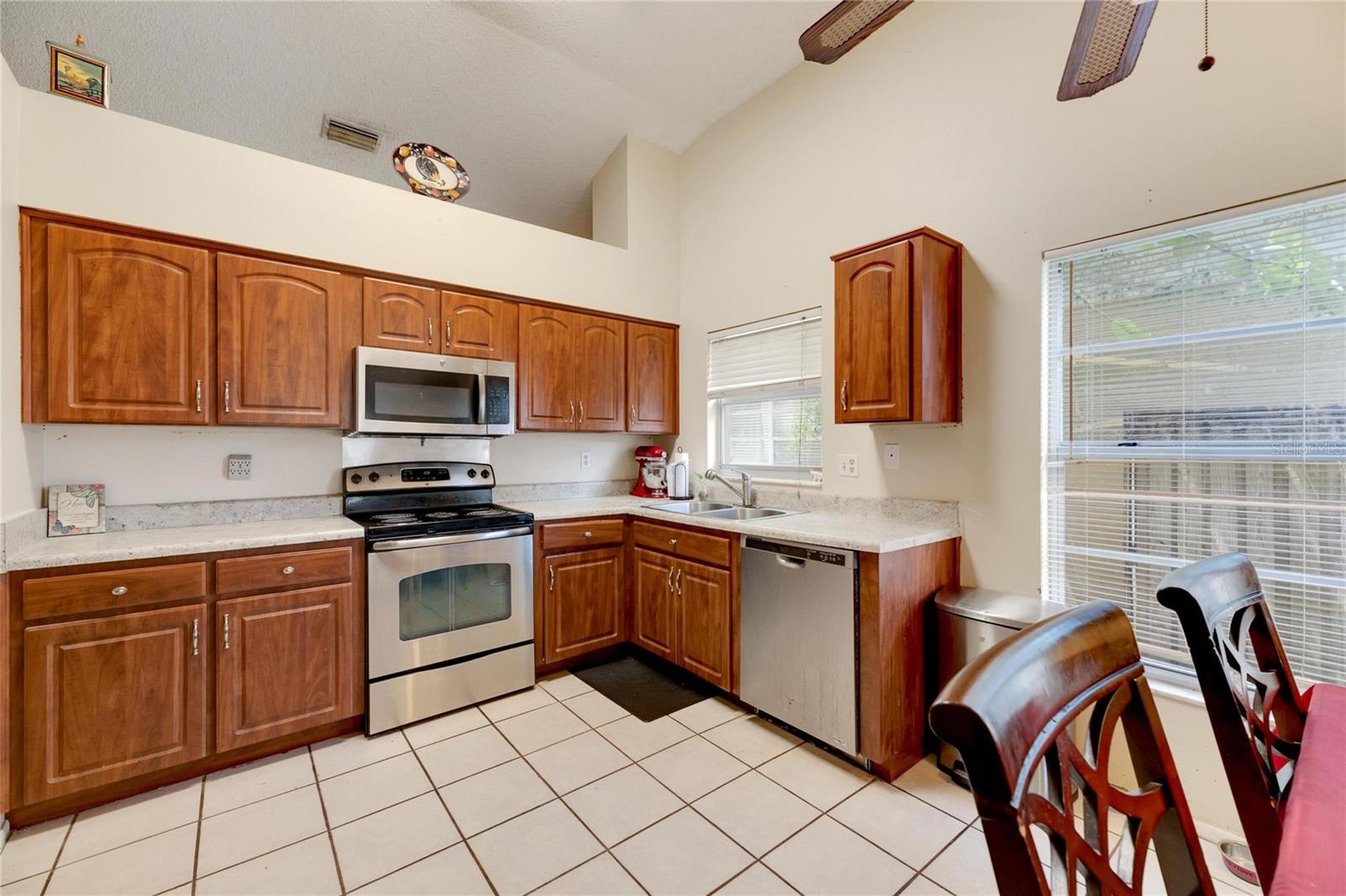 Listing photo id 10 for 10906 Carnelian Drive