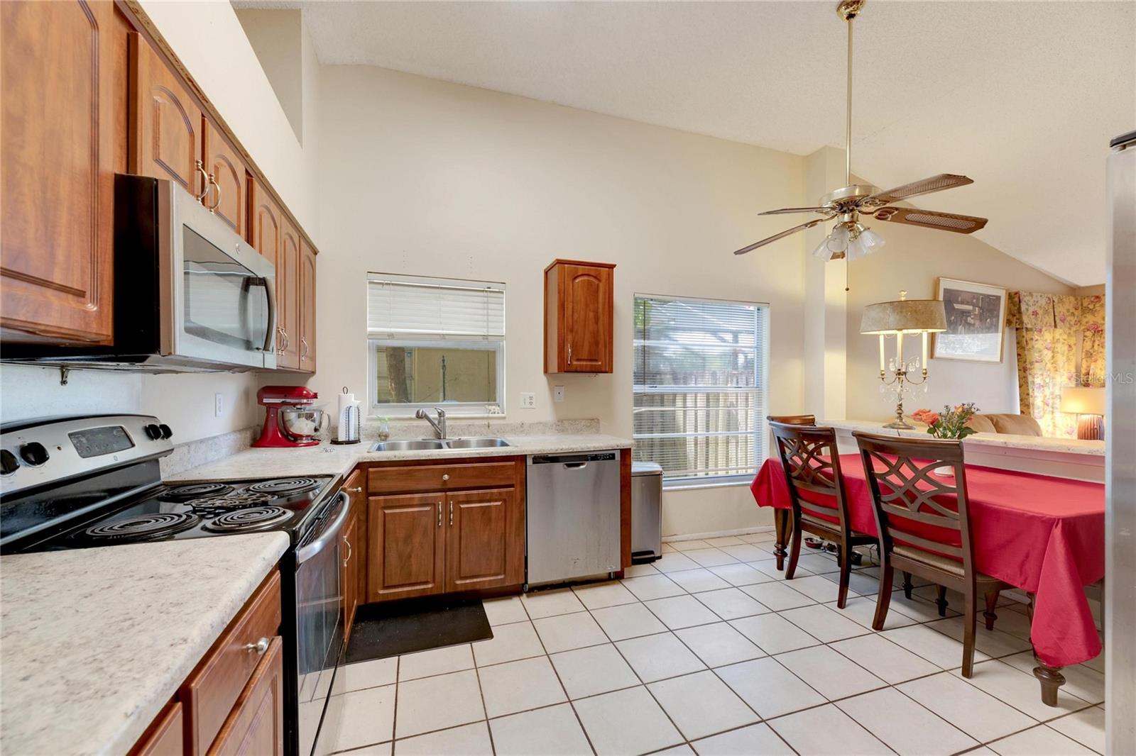 Listing photo id 13 for 10906 Carnelian Drive