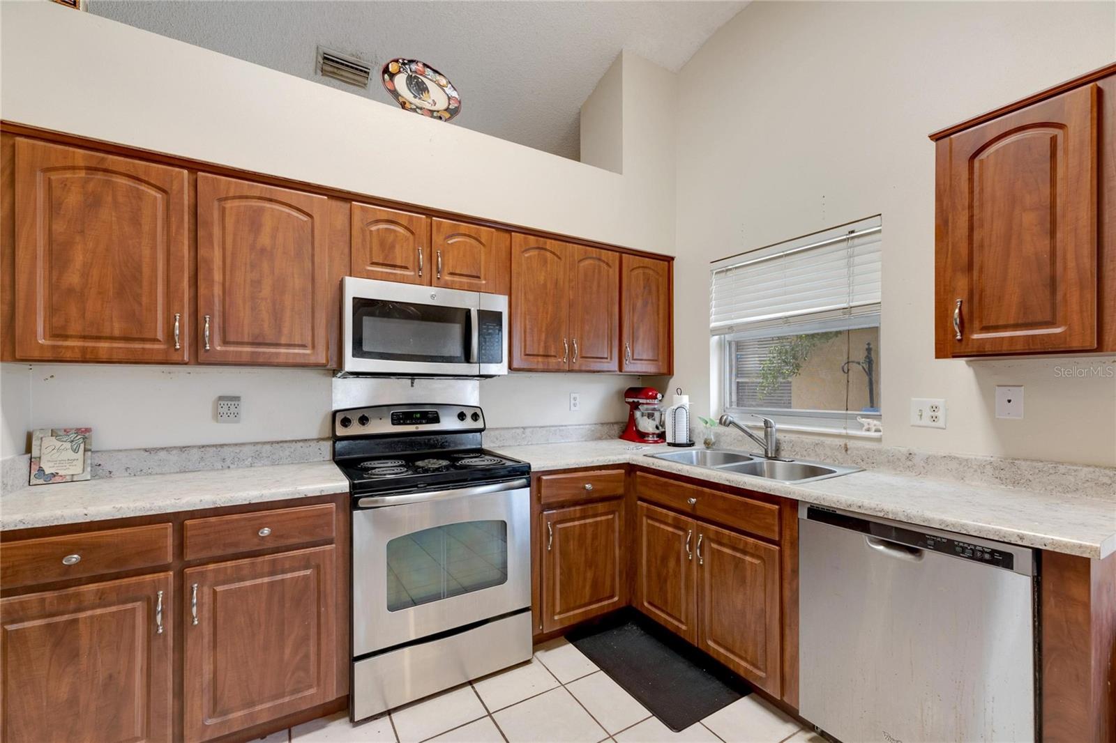 Listing photo id 14 for 10906 Carnelian Drive