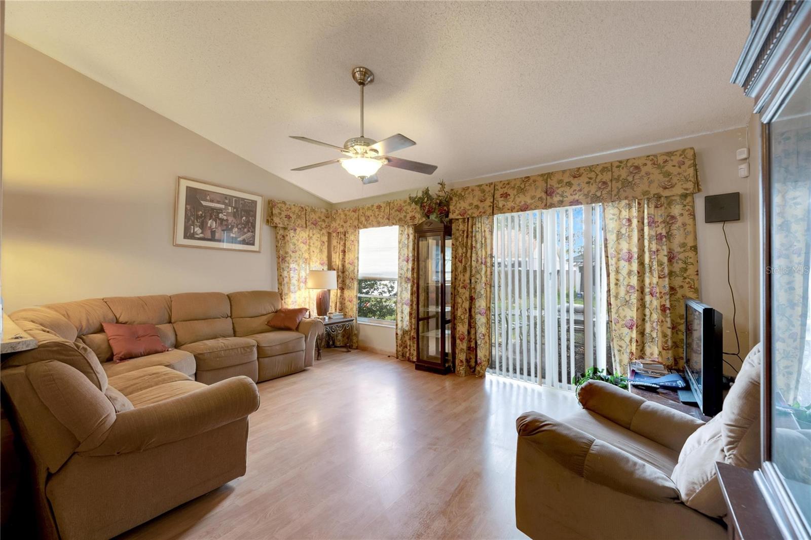 Listing photo id 6 for 10906 Carnelian Drive