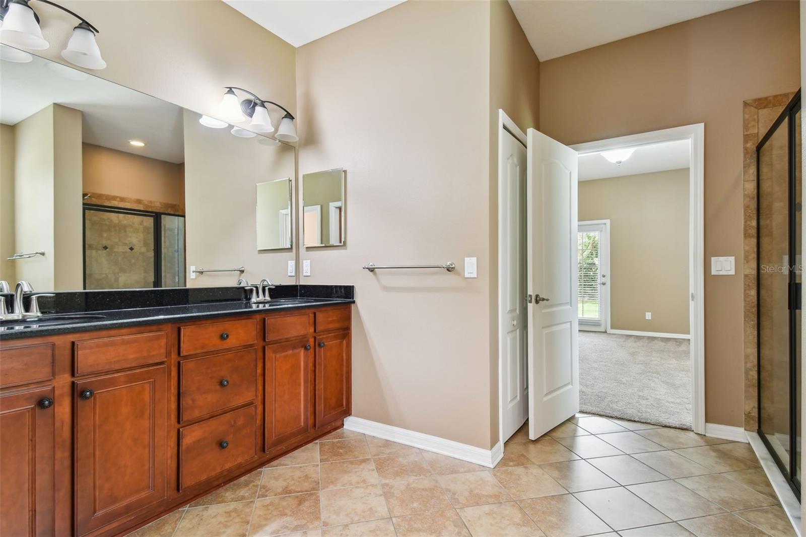 Listing photo id 16 for 11224 Roseate Drive