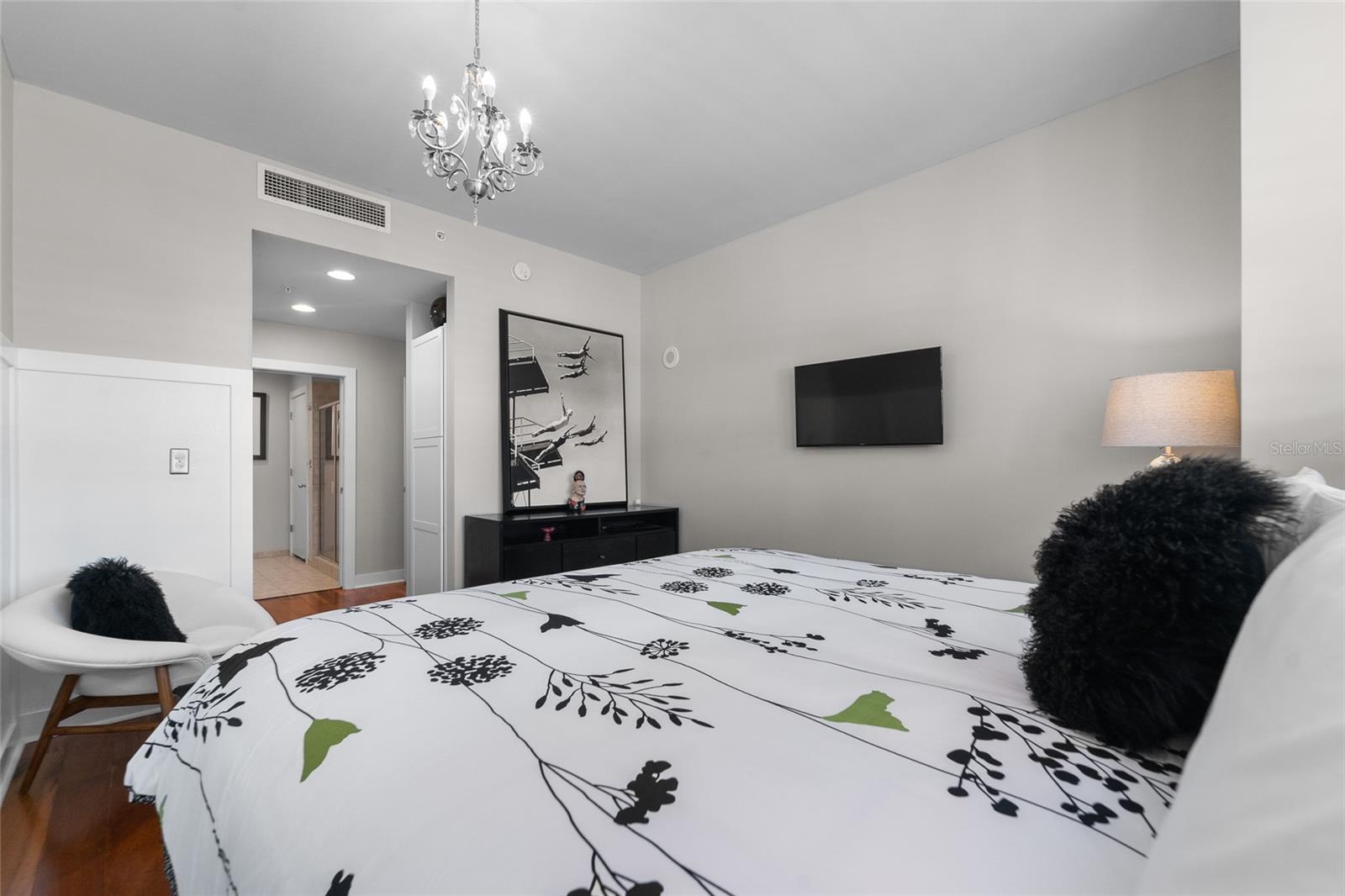 Listing photo id 10 for 1208 Kennedy Boulevard 912