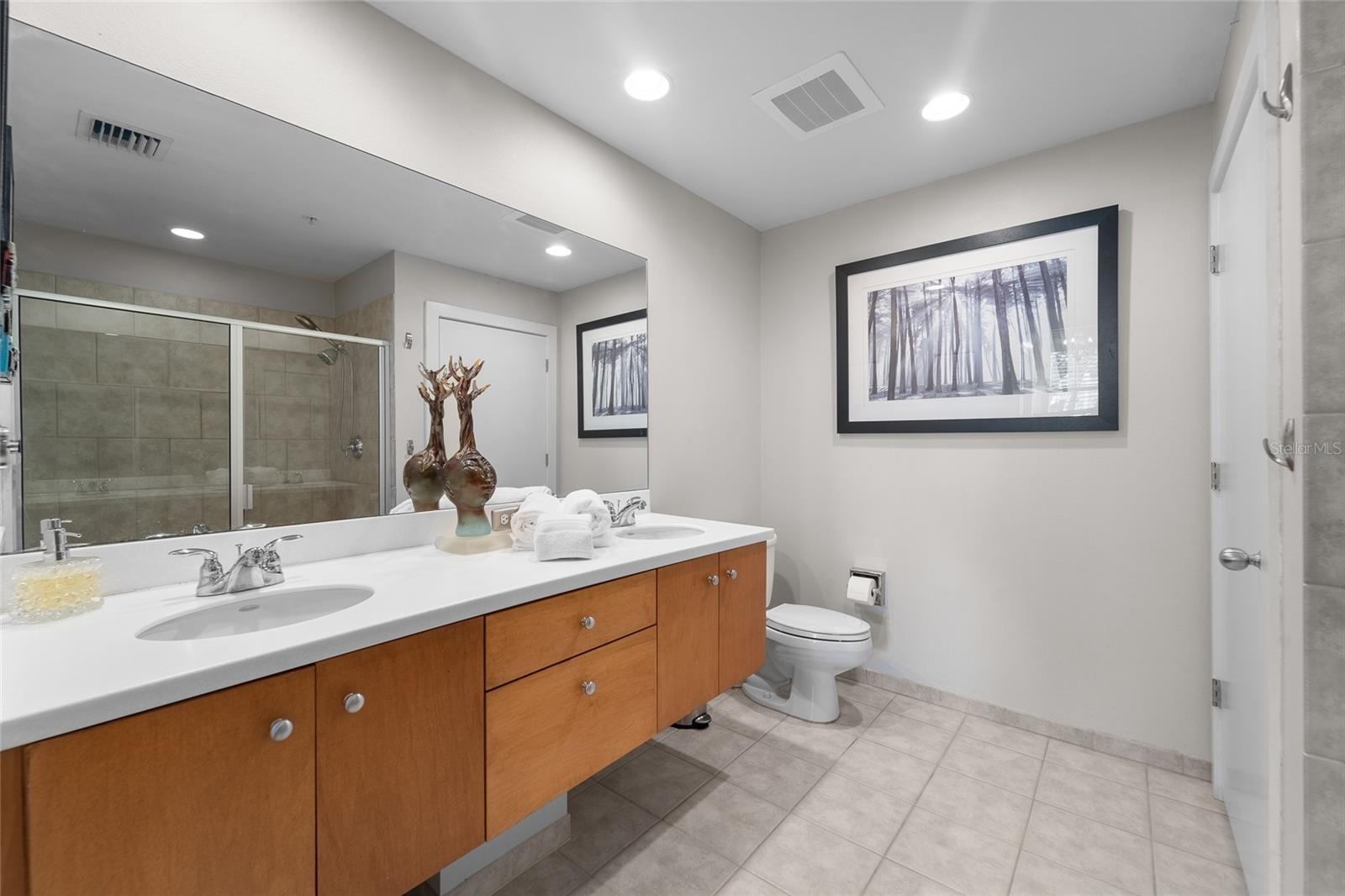 Listing photo id 11 for 1208 Kennedy Boulevard 912