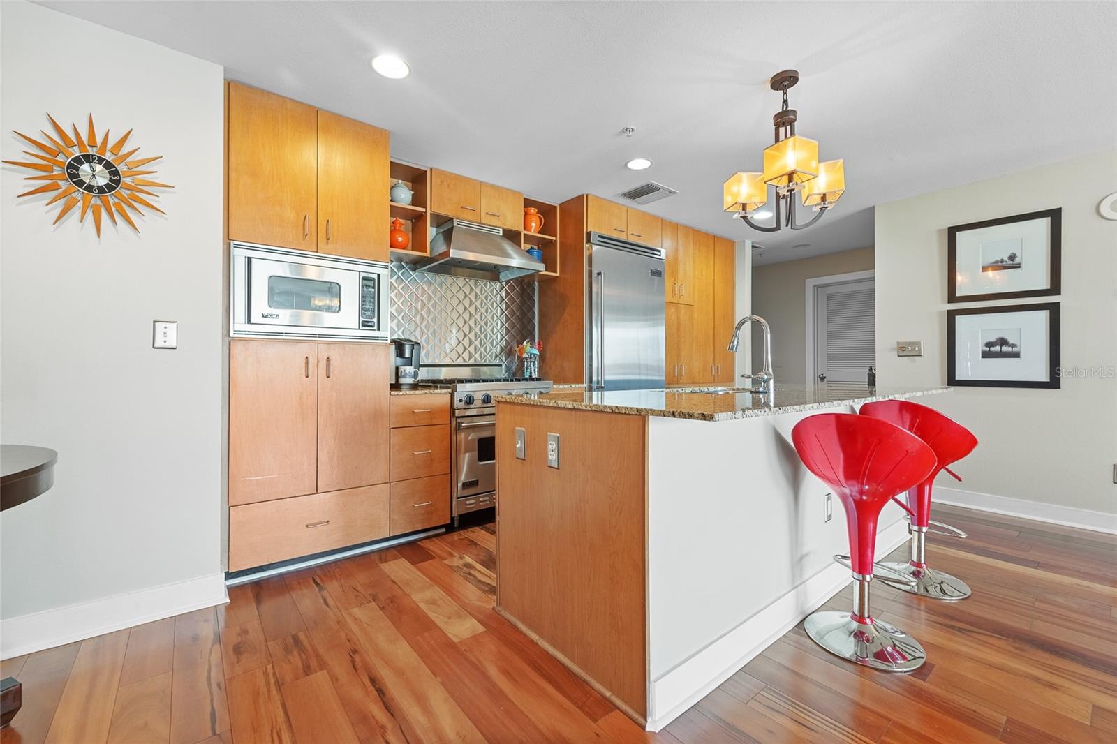 Listing photo id 3 for 1208 Kennedy Boulevard 912