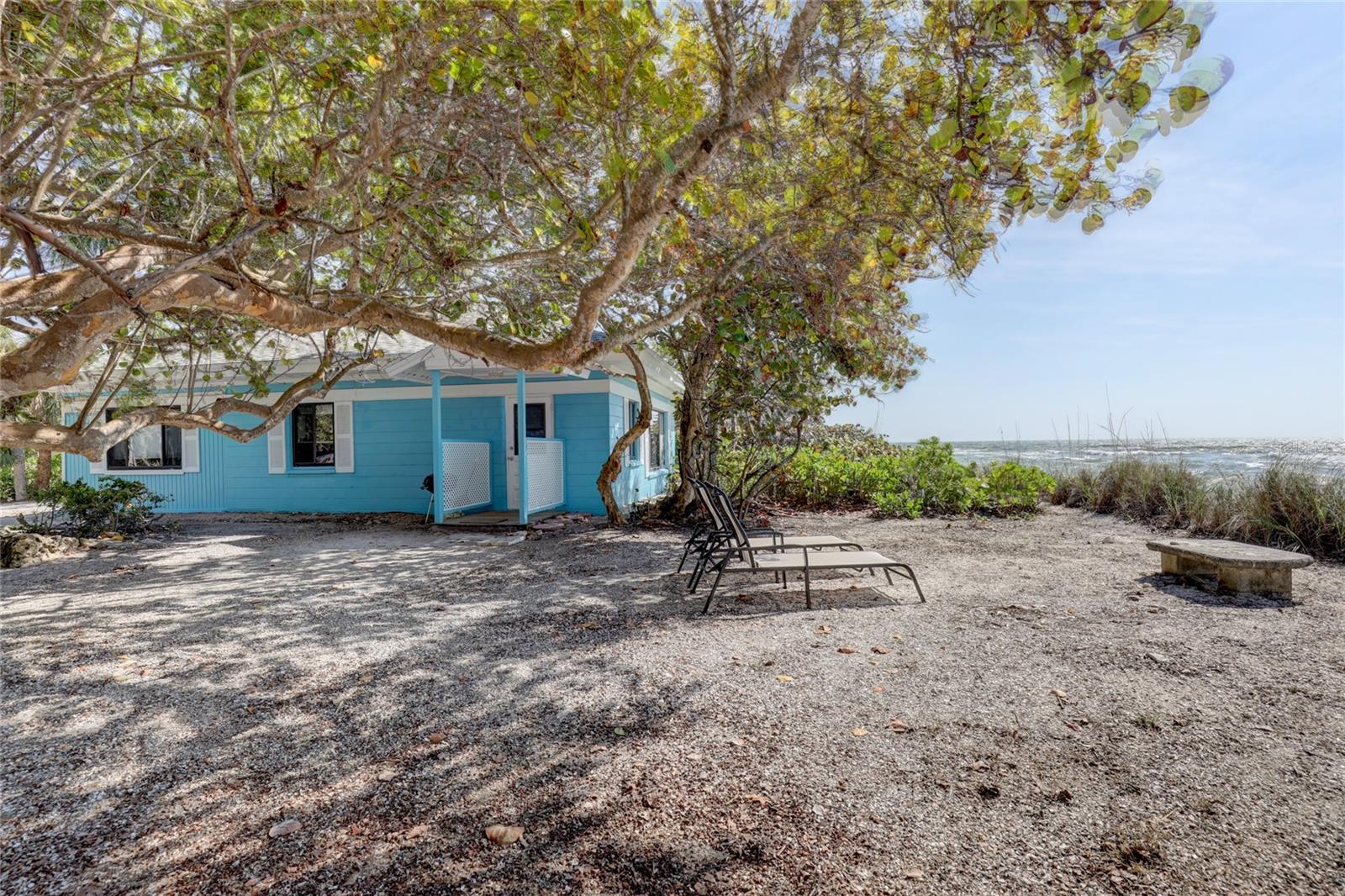 Listing photo id 0 for 3999 Casey Key Road