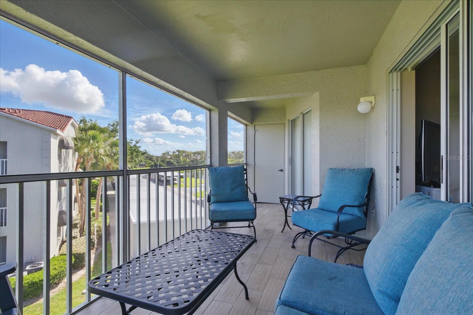 Image 19 of 37 For 9320 Clubside Circle 2310