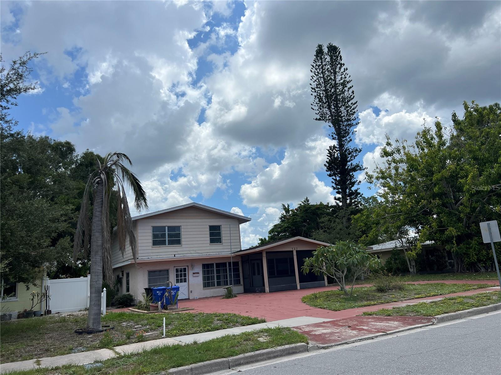 Listing Details for 733 Nokomis Avenue S, VENICE, FL 34285