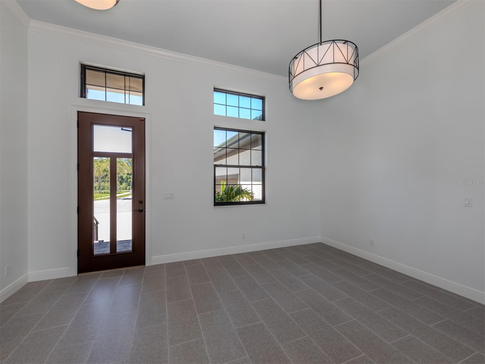 Listing photo id 10 for 1729 Lugano Circle