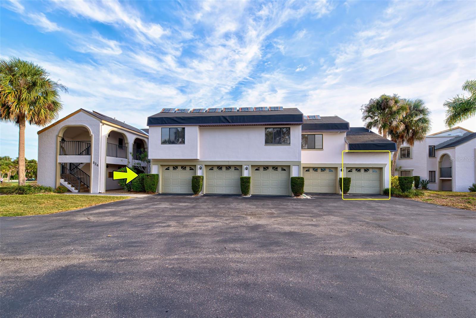 Image 3 of 45 For 824 Capri Isles Boulevard 106