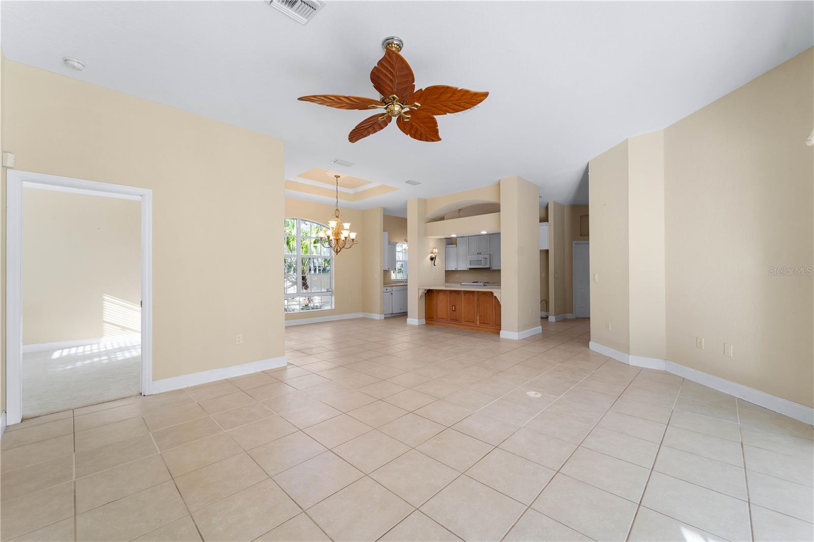 Listing photo id 24 for 11801 De Herreda Drive