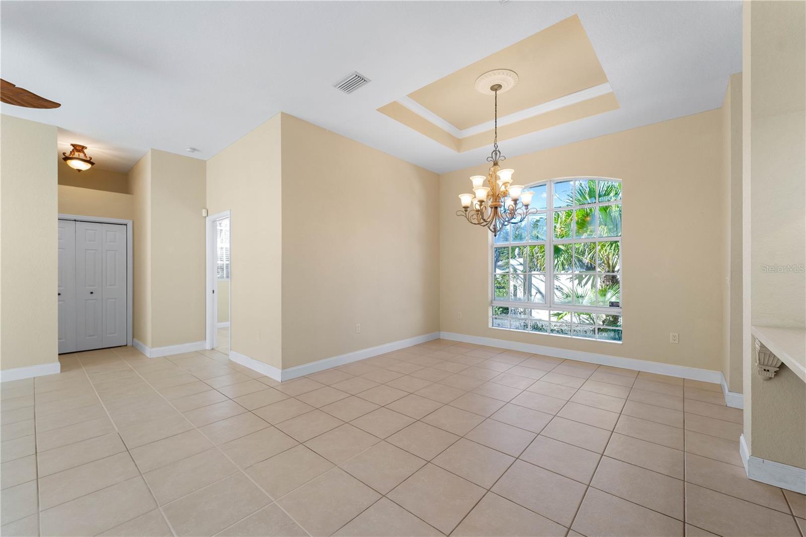 Listing photo id 25 for 11801 De Herreda Drive