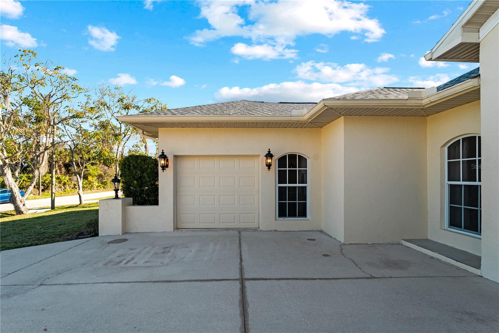 Listing photo id 57 for 11801 De Herreda Drive