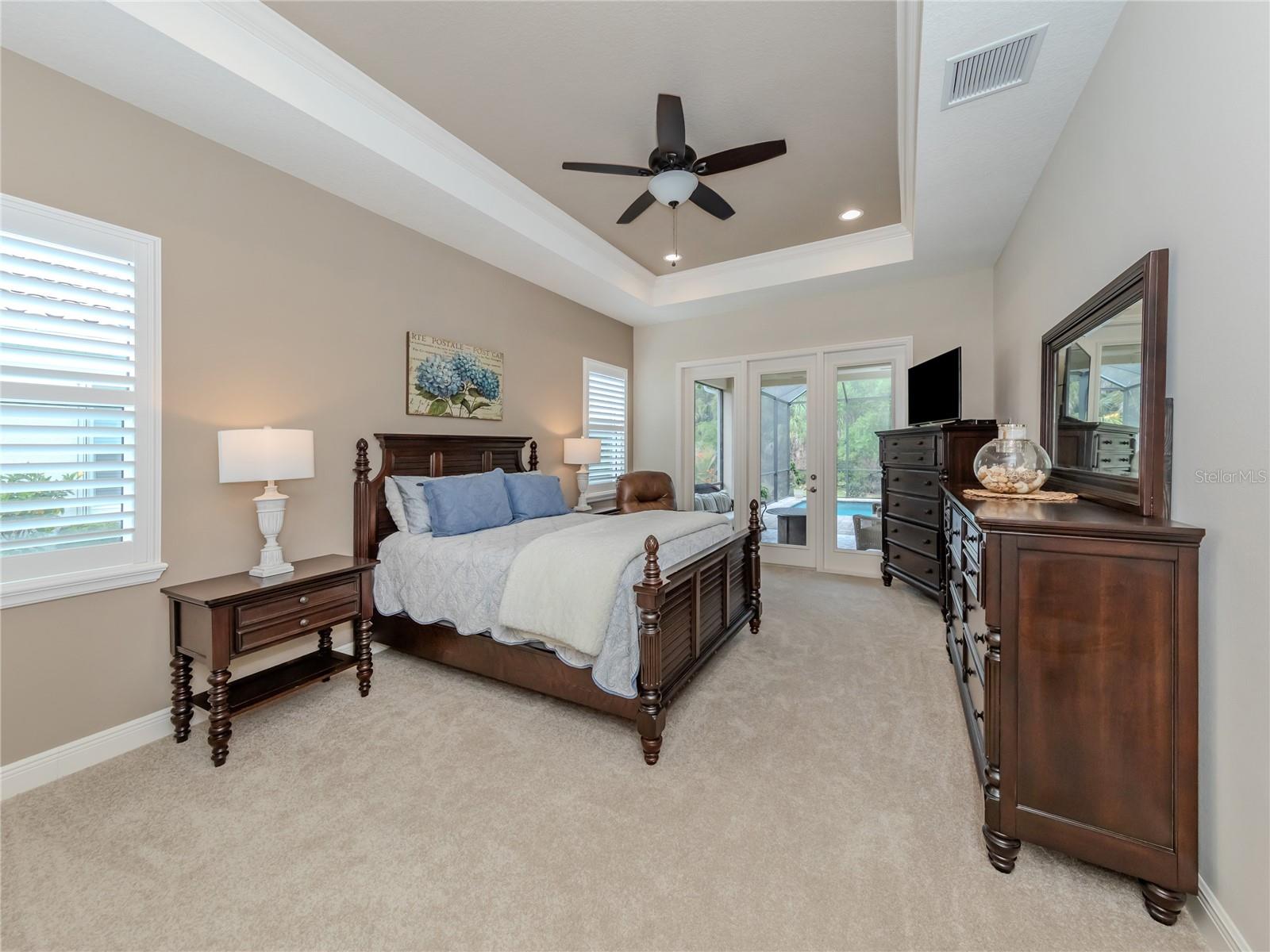 Listing photo id 16 for 13602 Brilliante Drive