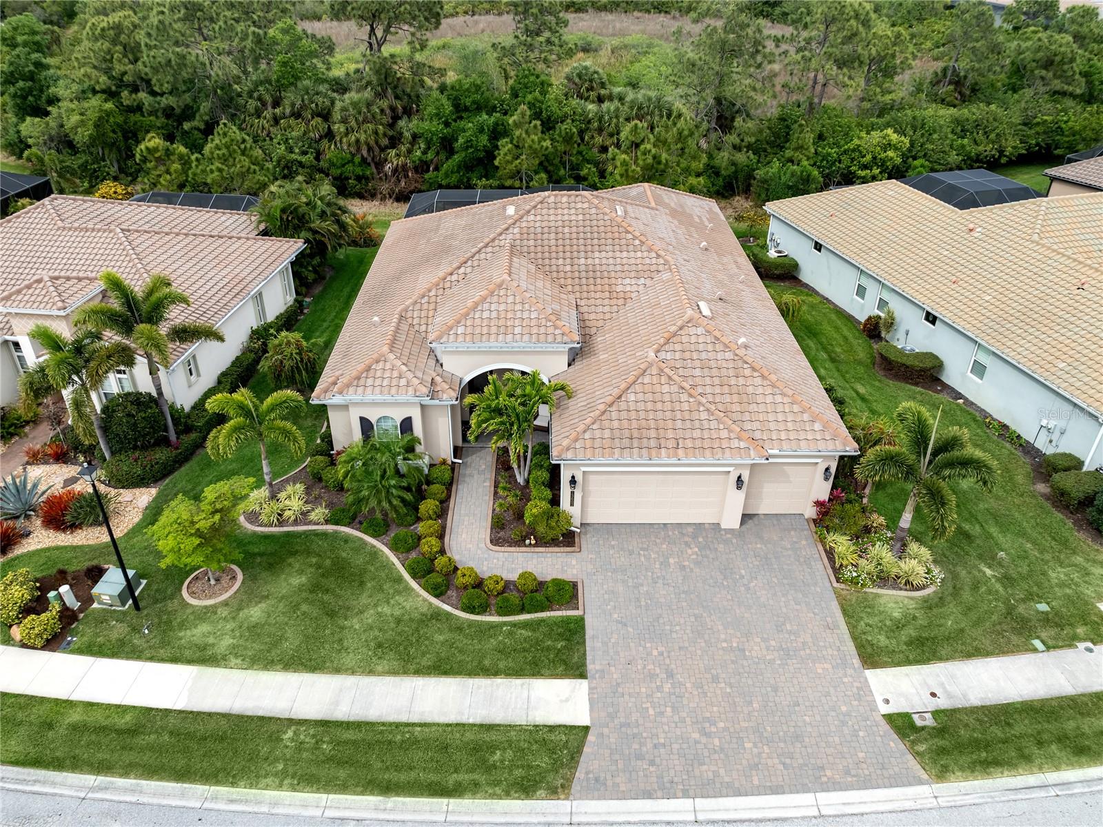 Listing photo id 31 for 13602 Brilliante Drive