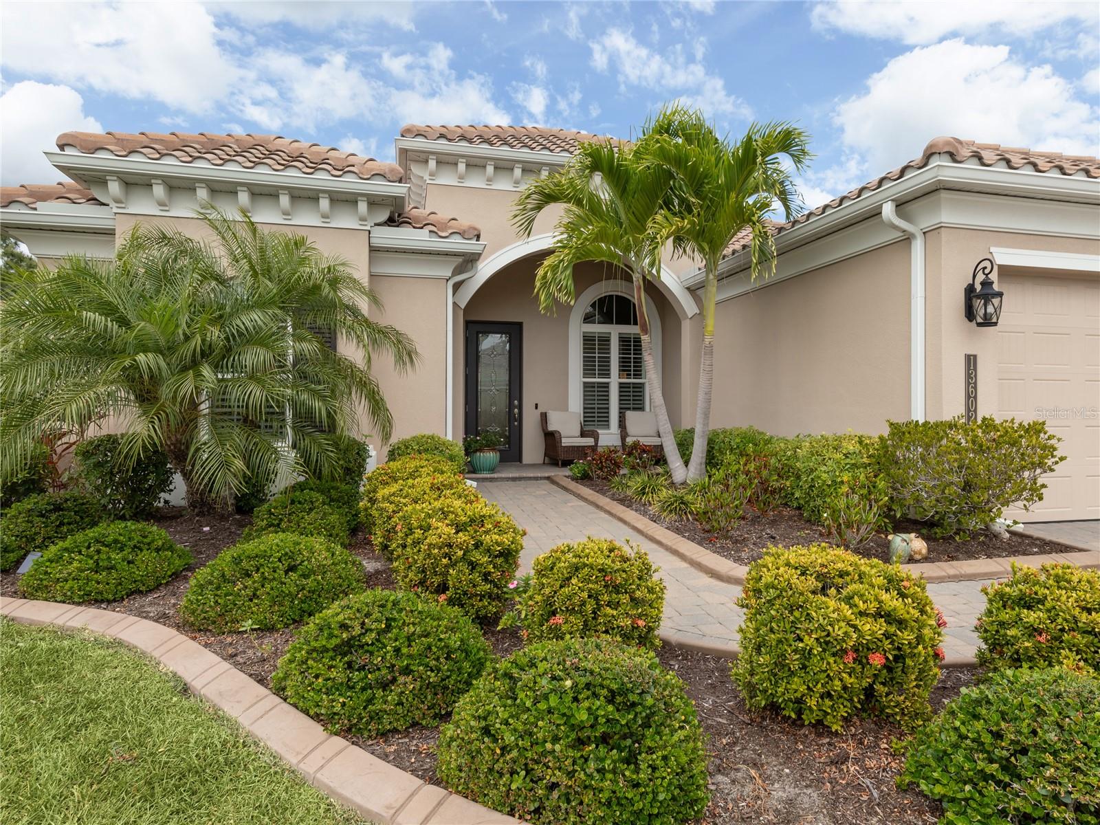 Listing photo id 2 for 13602 Brilliante Drive