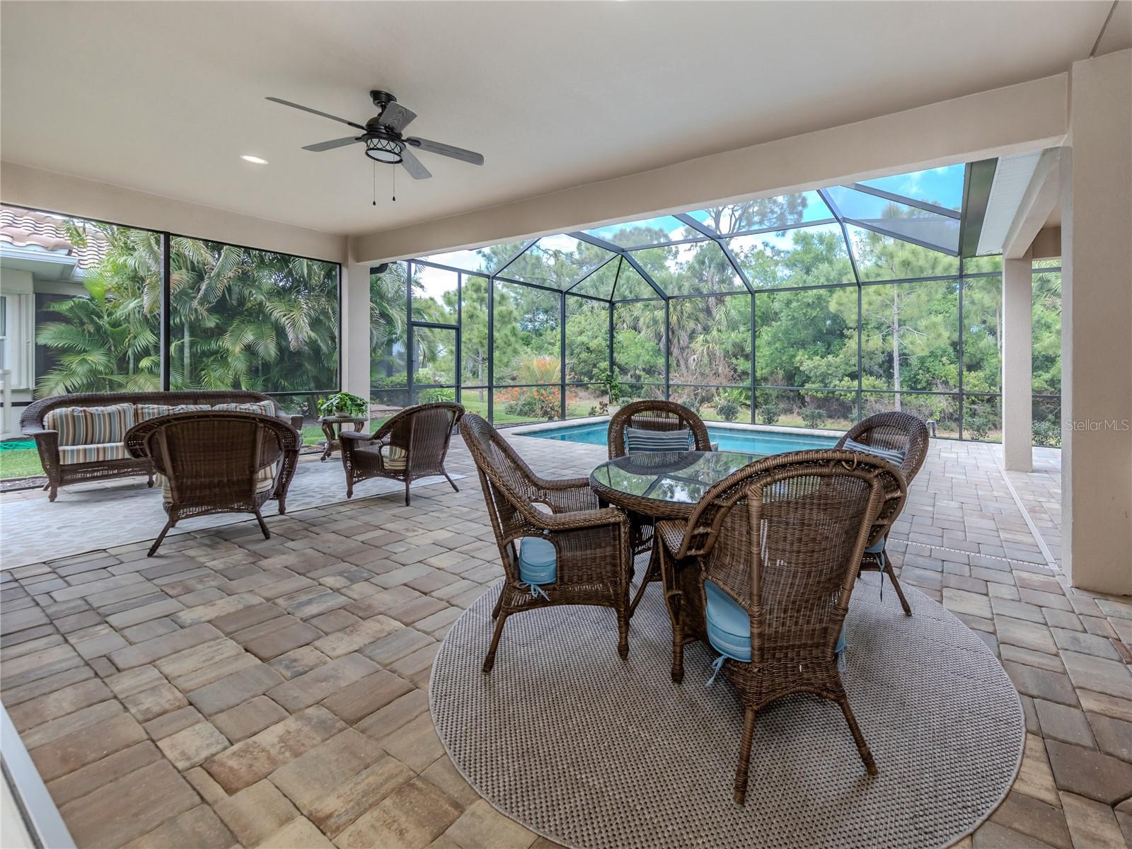 Listing photo id 4 for 13602 Brilliante Drive