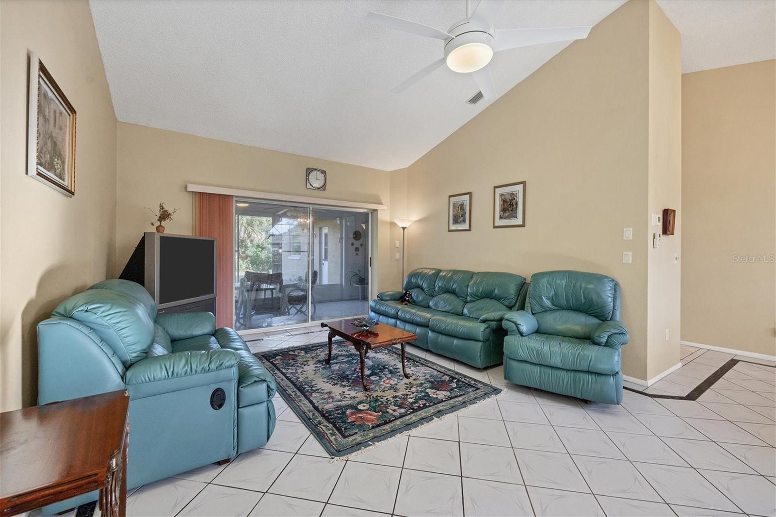 Listing photo id 8 for 4272 Asteria Terrace