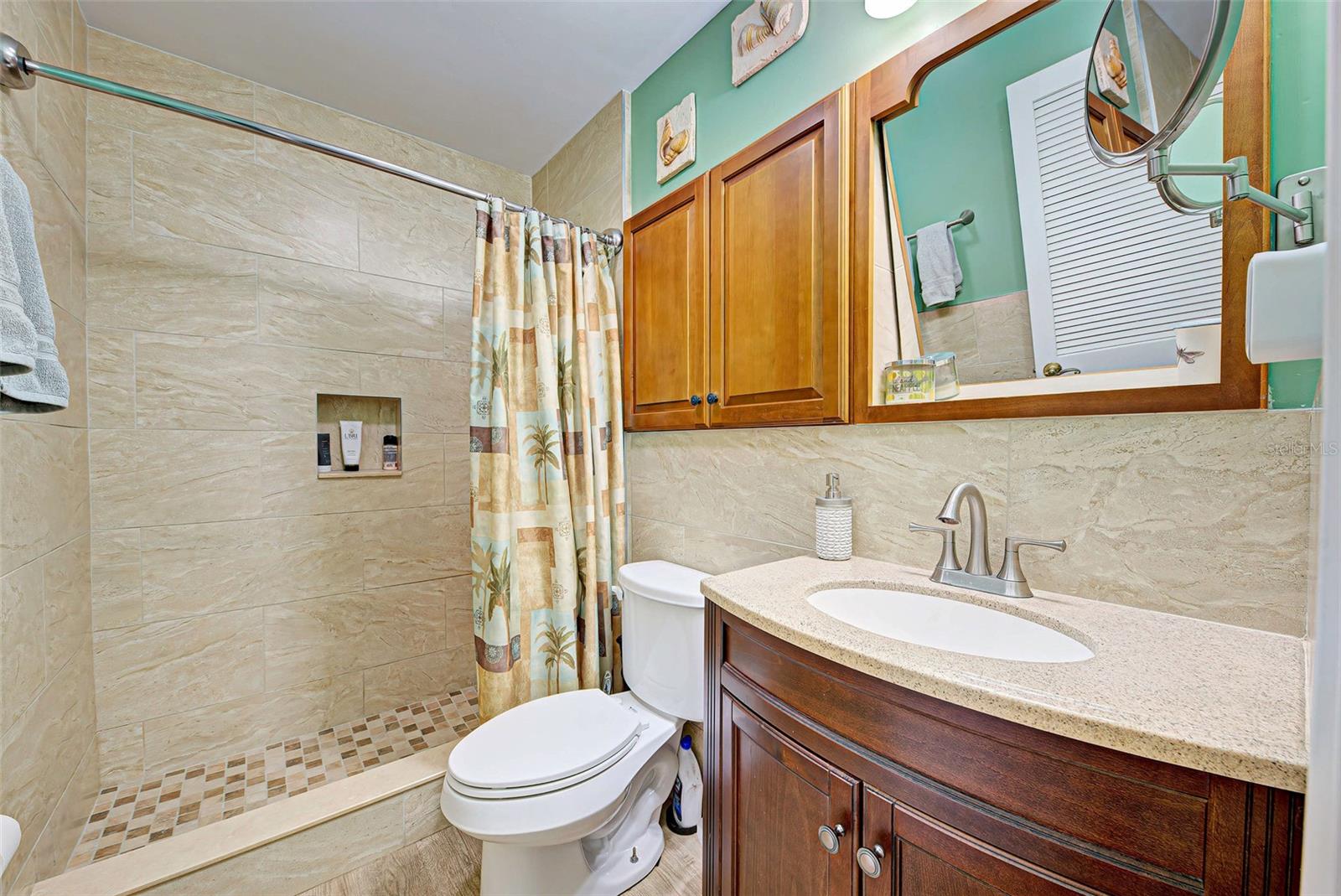 Listing photo id 18 for 113 Colonia Lane W