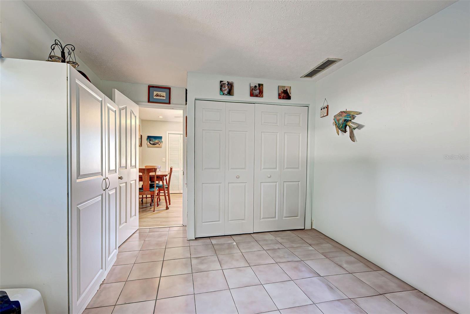 Listing photo id 23 for 113 Colonia Lane W