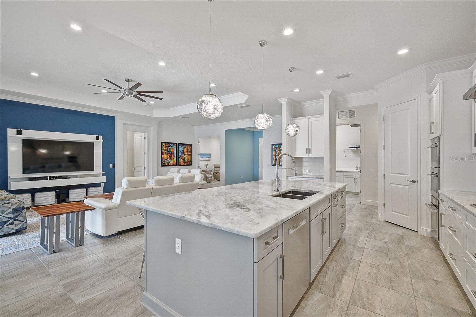 Listing photo id 8 for 12332 Destin Loop