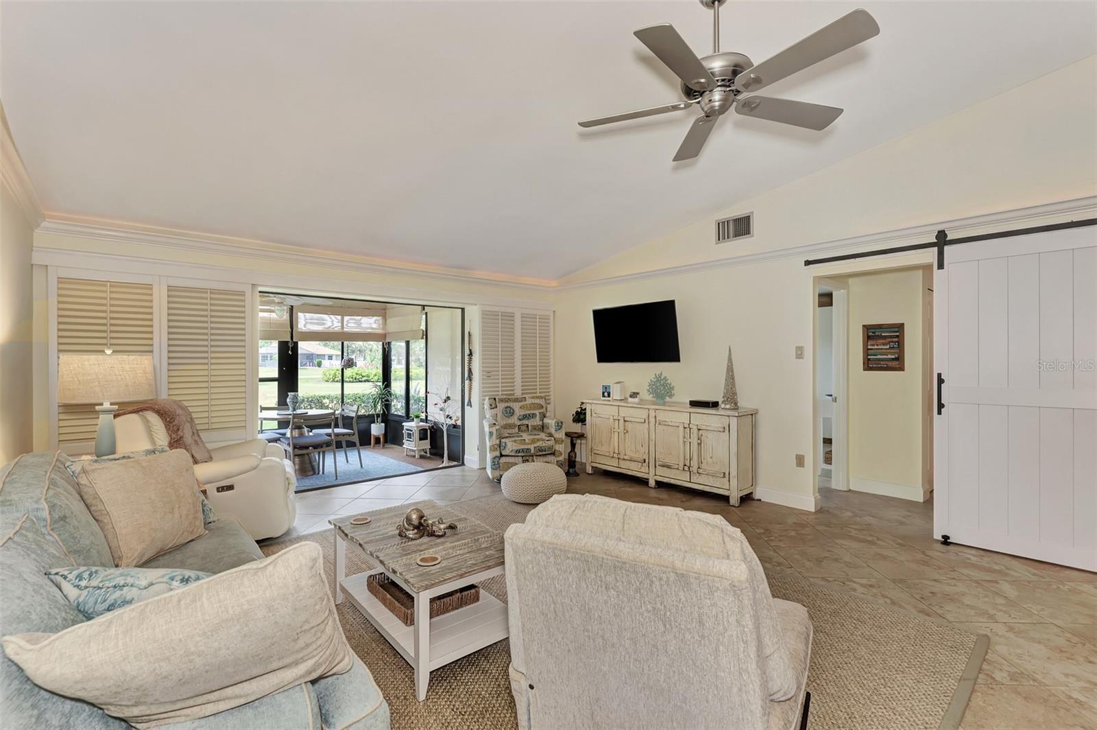 Image 13 of 51 For 1211 Capri Isles Boulevard 53