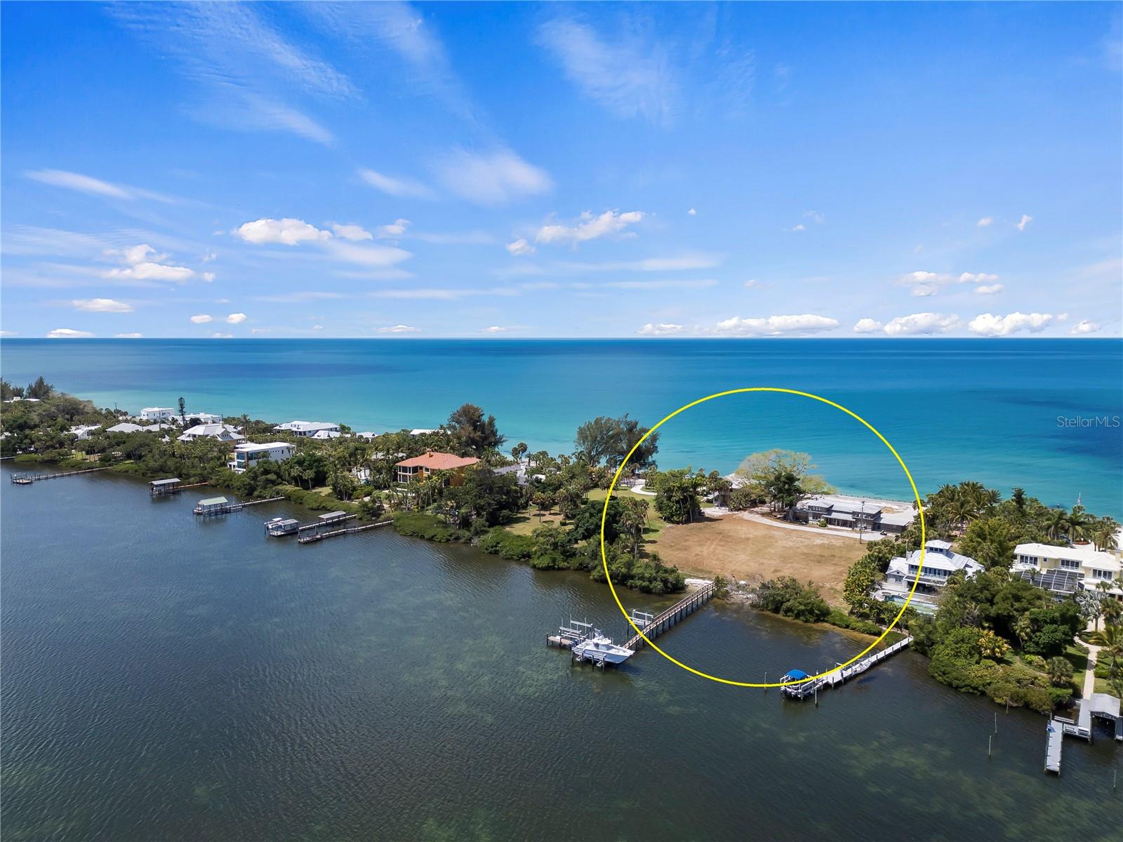 Listing photo id 8 for 608 Casey Key Road