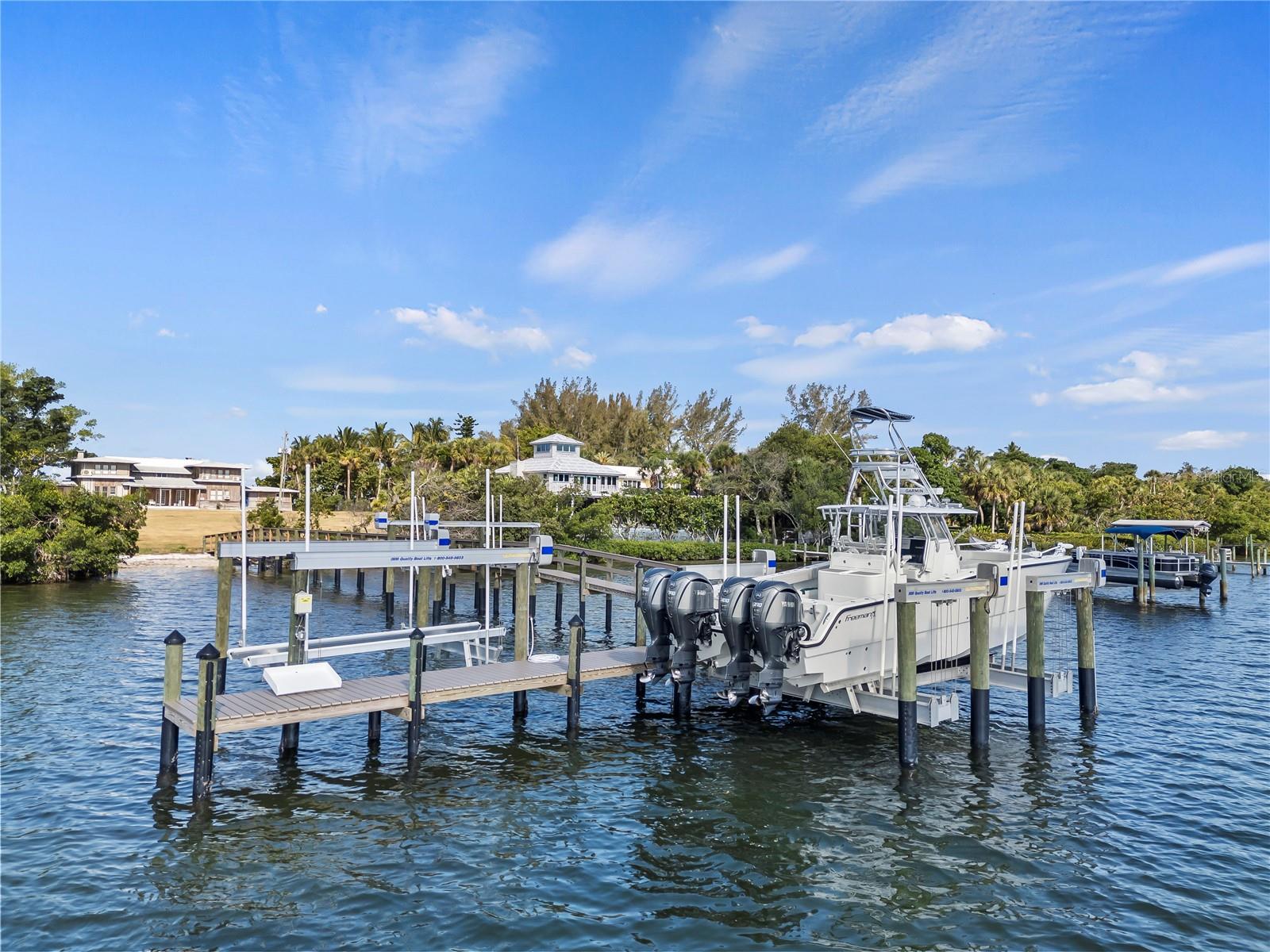 Listing photo id 9 for 608 Casey Key Road