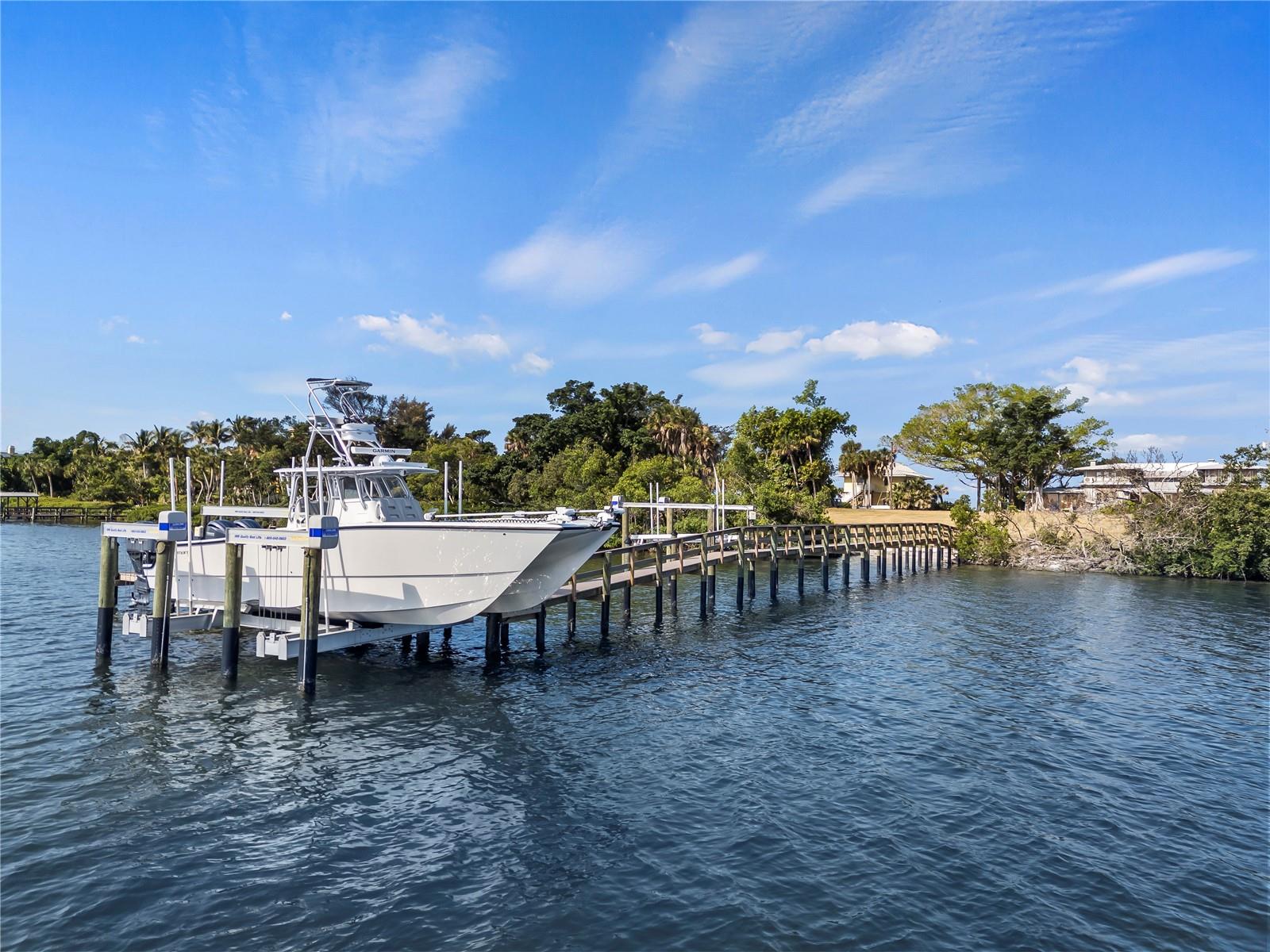 Listing photo id 12 for 608 Casey Key Road