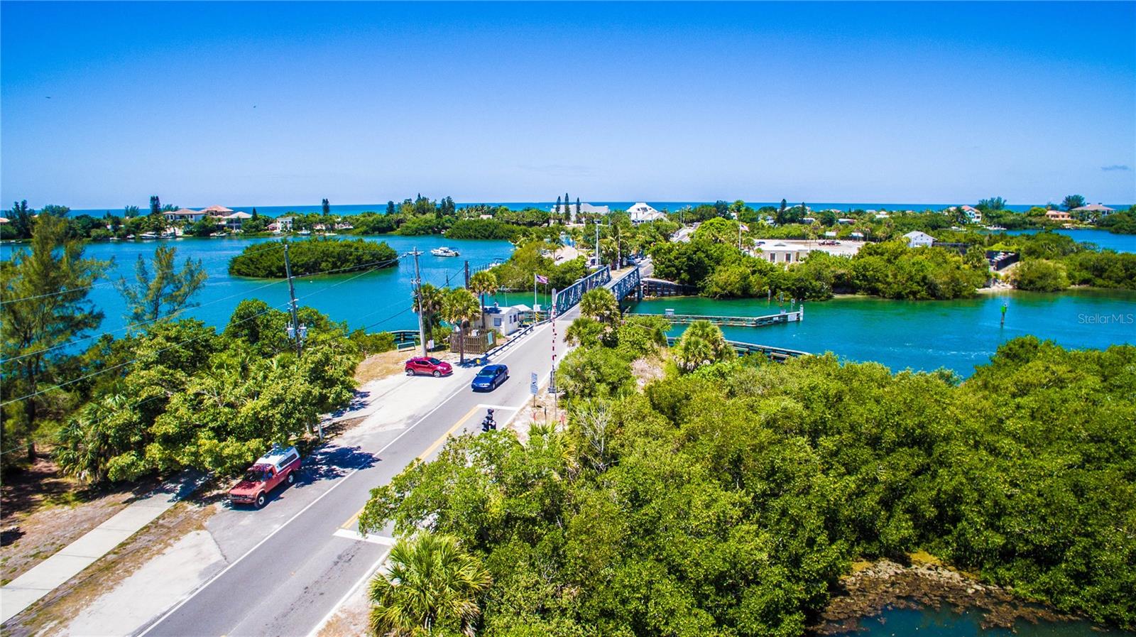 Listing photo id 22 for 608 Casey Key Road