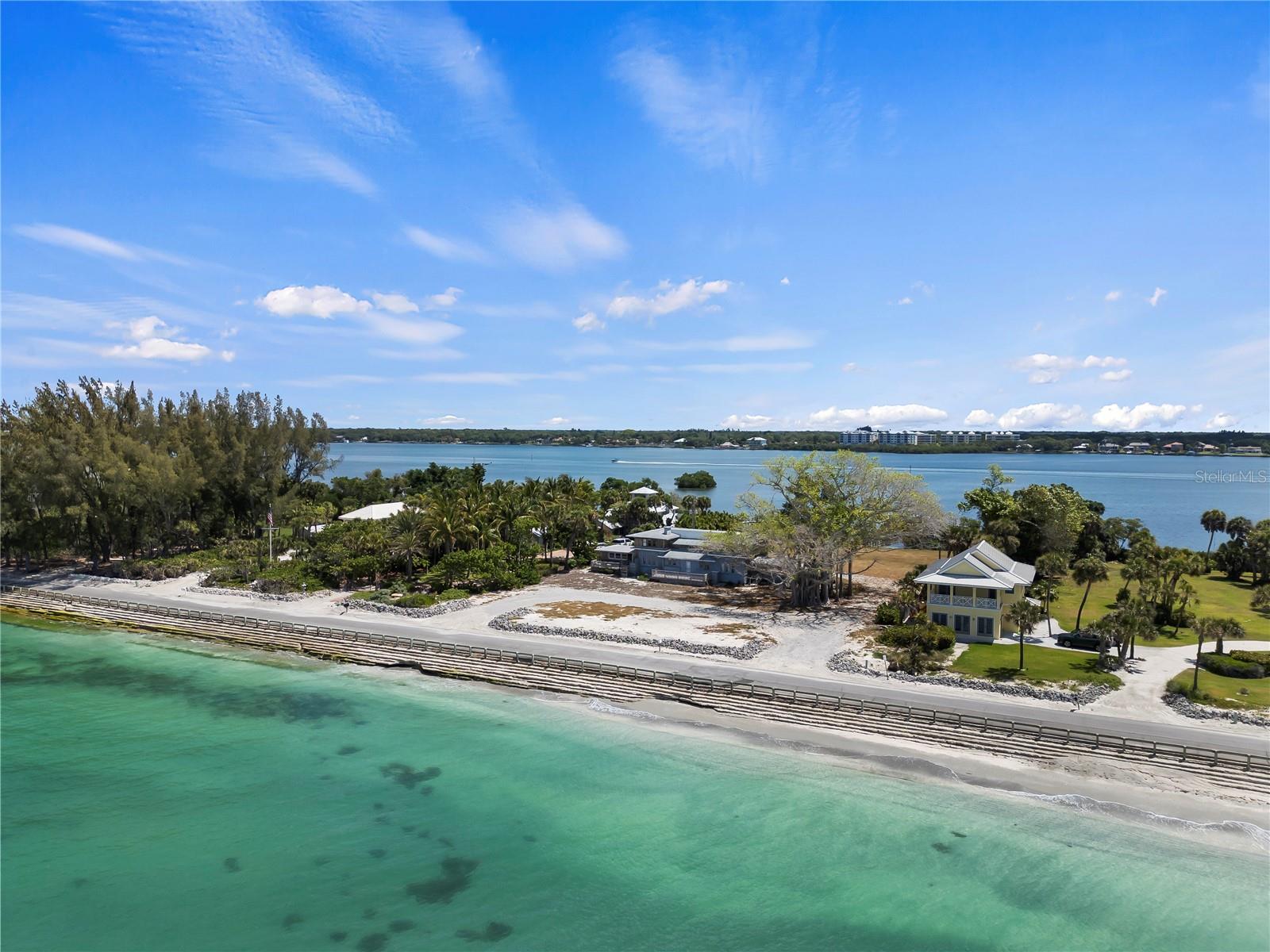 Listing photo id 2 for 608 Casey Key Road