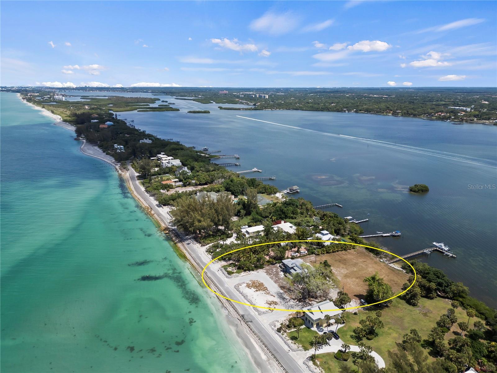 Listing photo id 3 for 608 Casey Key Road