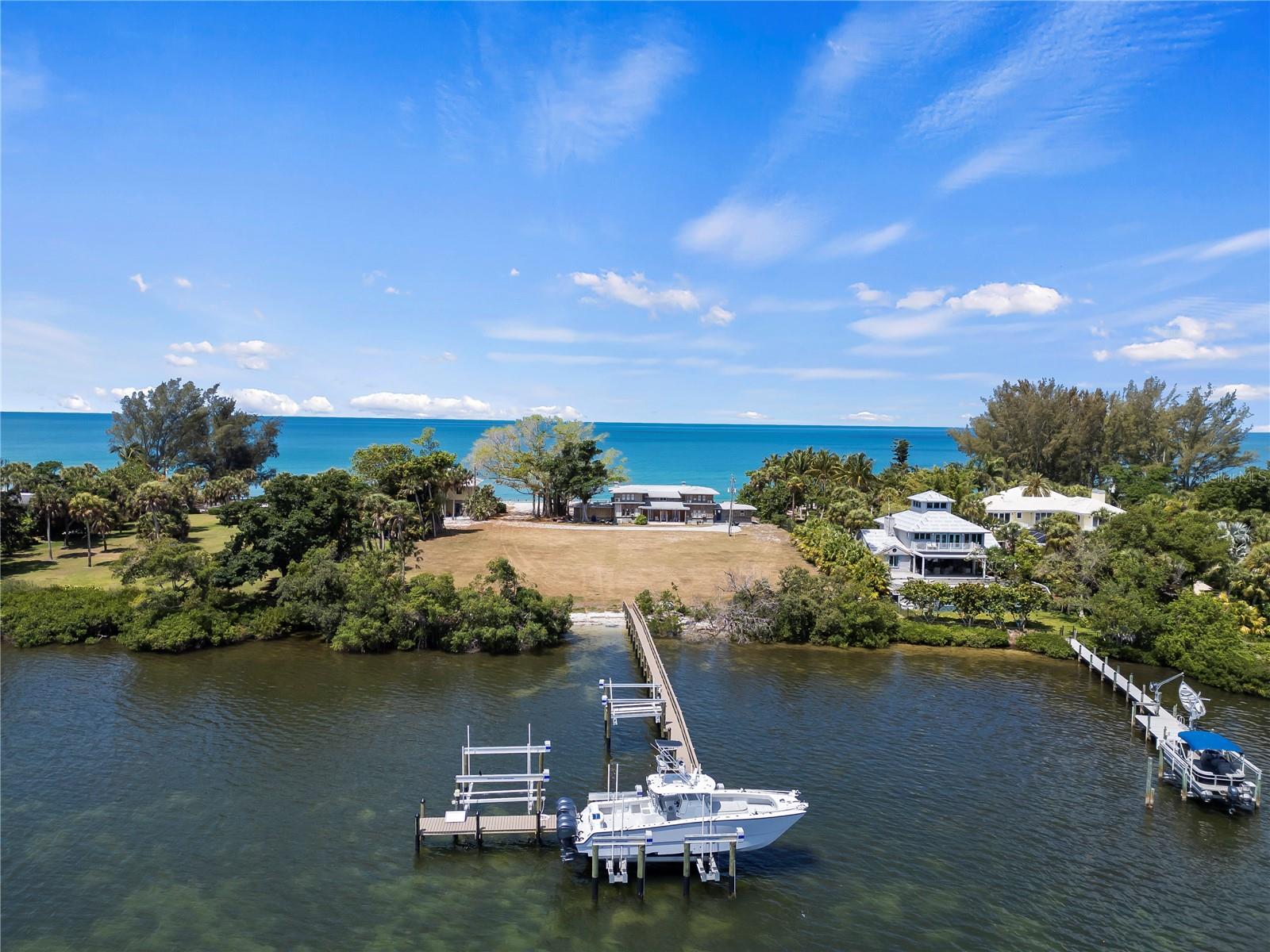 Listing photo id 4 for 608 Casey Key Road