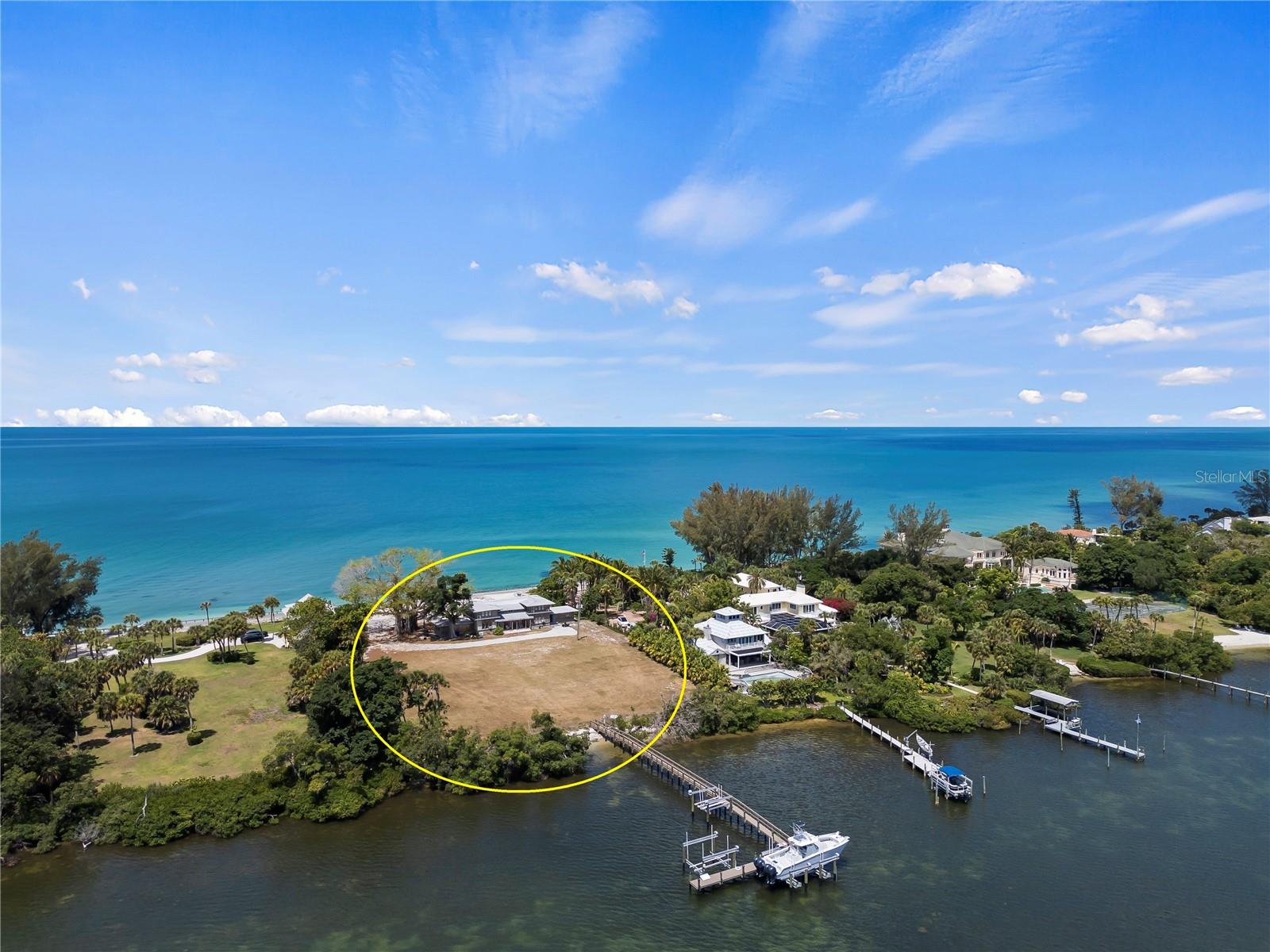 Listing photo id 8 for 608 Casey Key Road